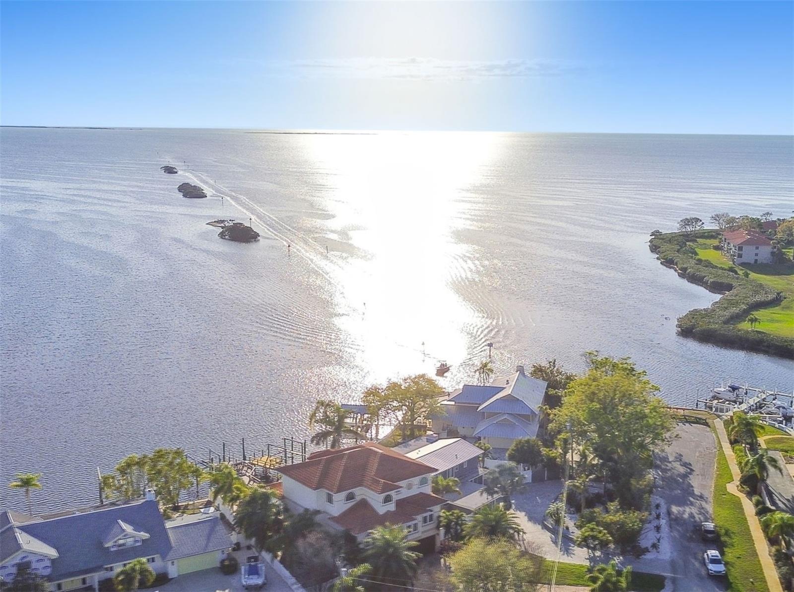 Directly on the Gulf w/ views of ocean, islands
