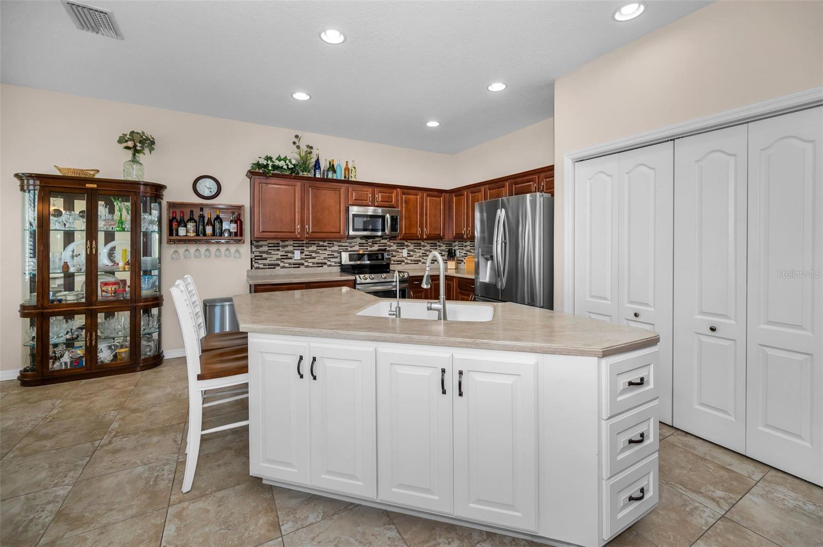 Kitchen/Kitchen Island1010 Blue Heron Way, Tarpon Springs, FL 34689