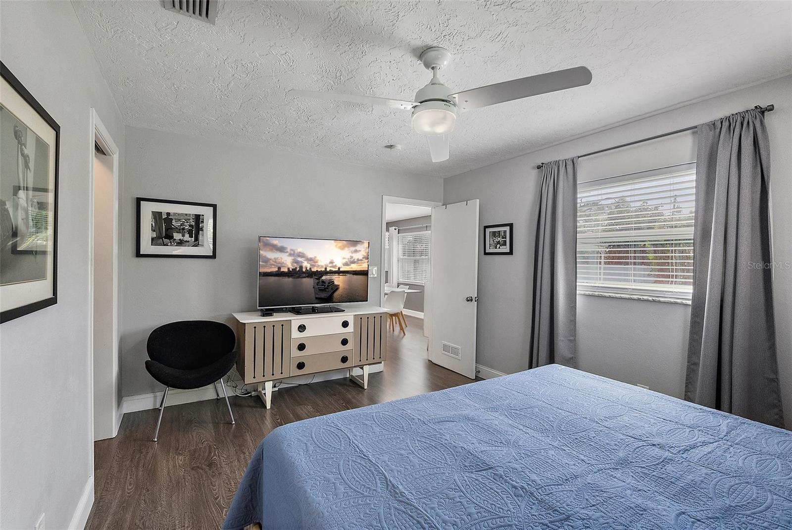 primary bedroom with Walk-in closet