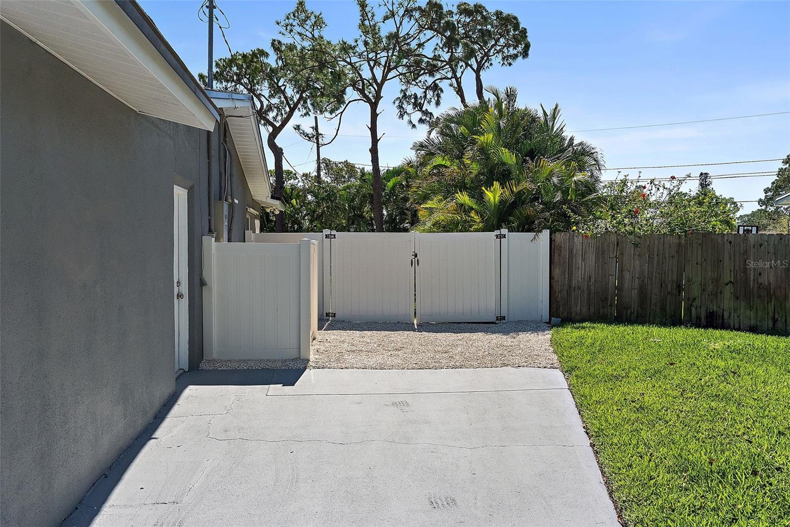 Double gate to accommodate RV, Boat, toy parking....