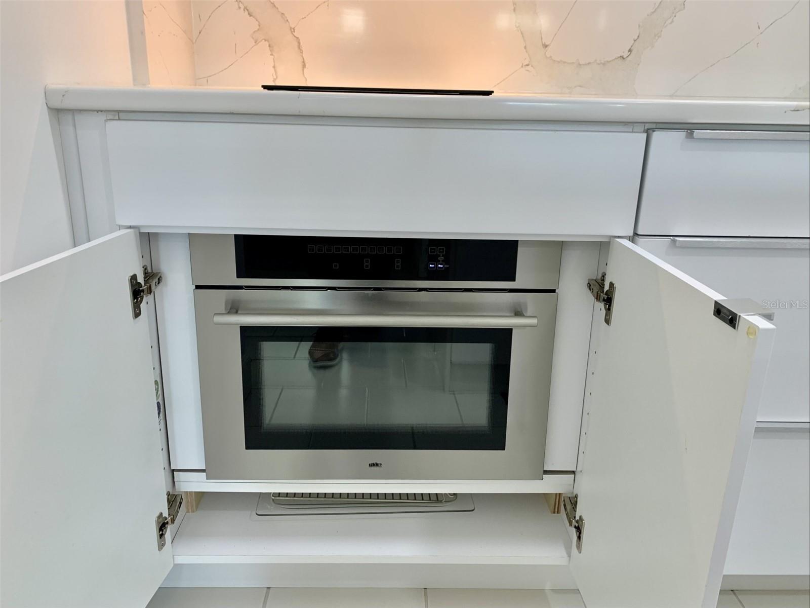 Summit microwave and convection oven