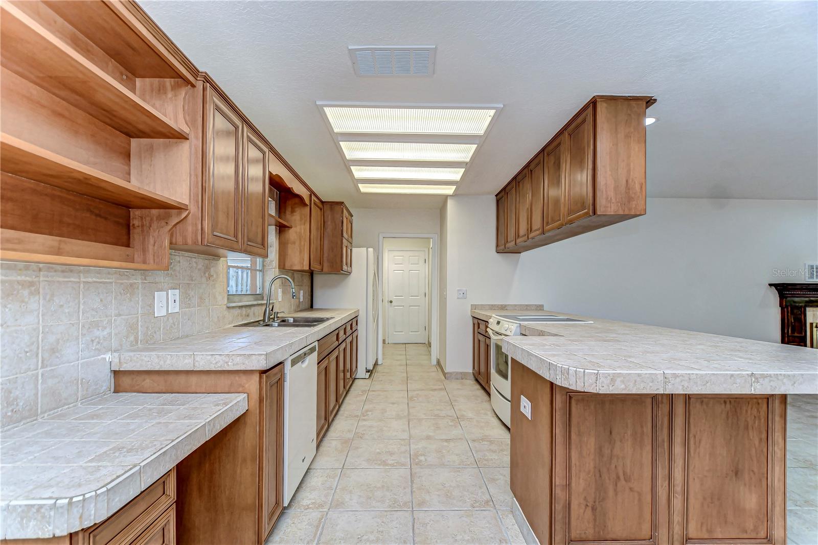 With its open design and natural light, this kitchen ensures you’re always cooking in style.