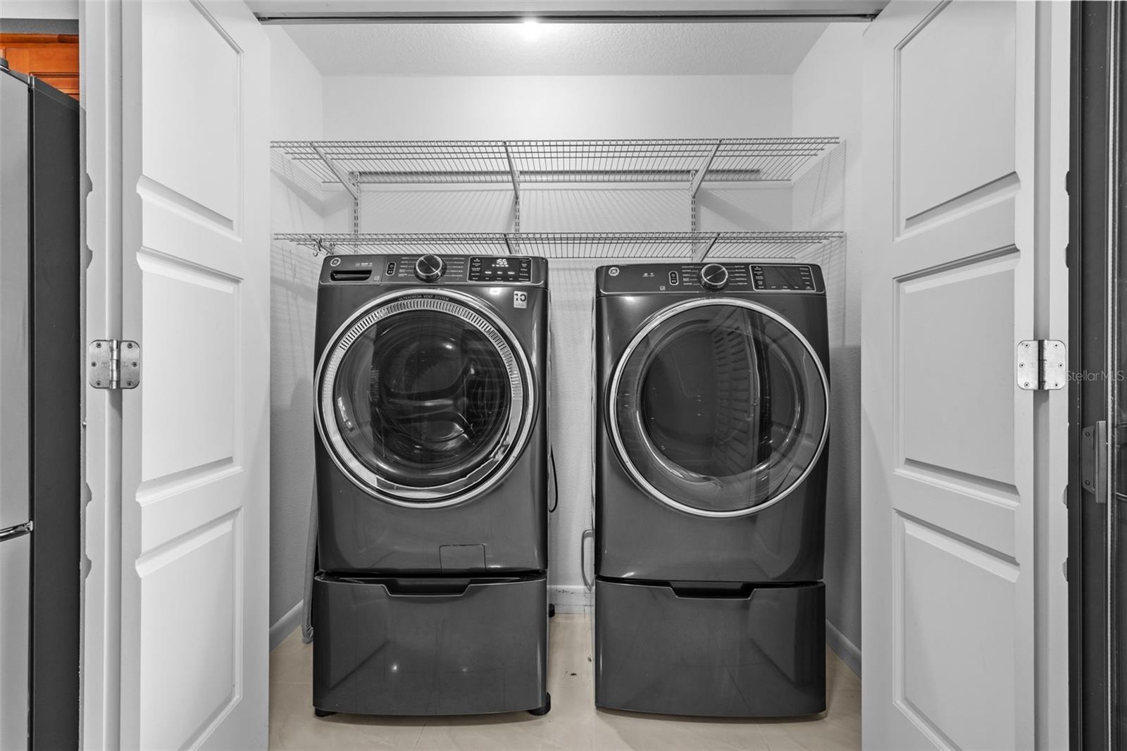 Laundry alcove closet