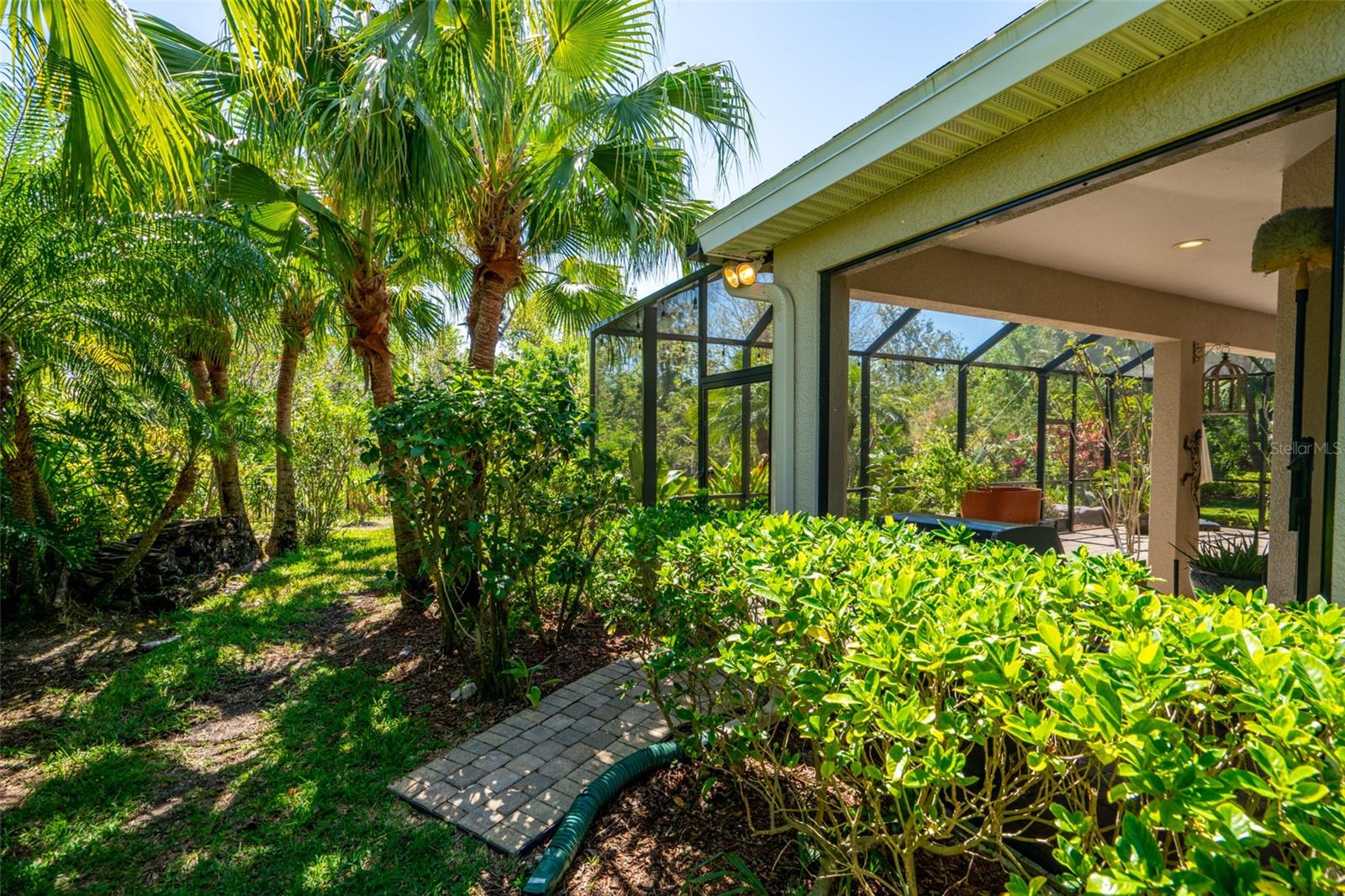 2 SEPERATE DOORS FROM LANAI TO BACKYARD