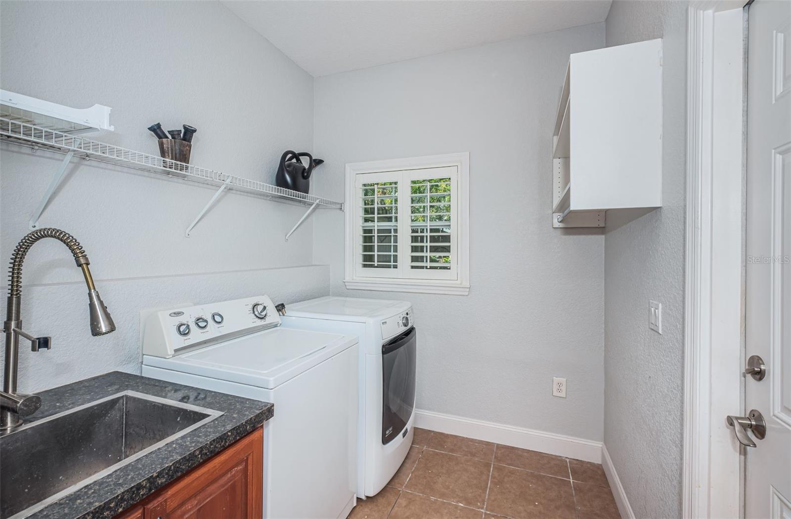 LAUNDRY ROOM OFF KITCHEN