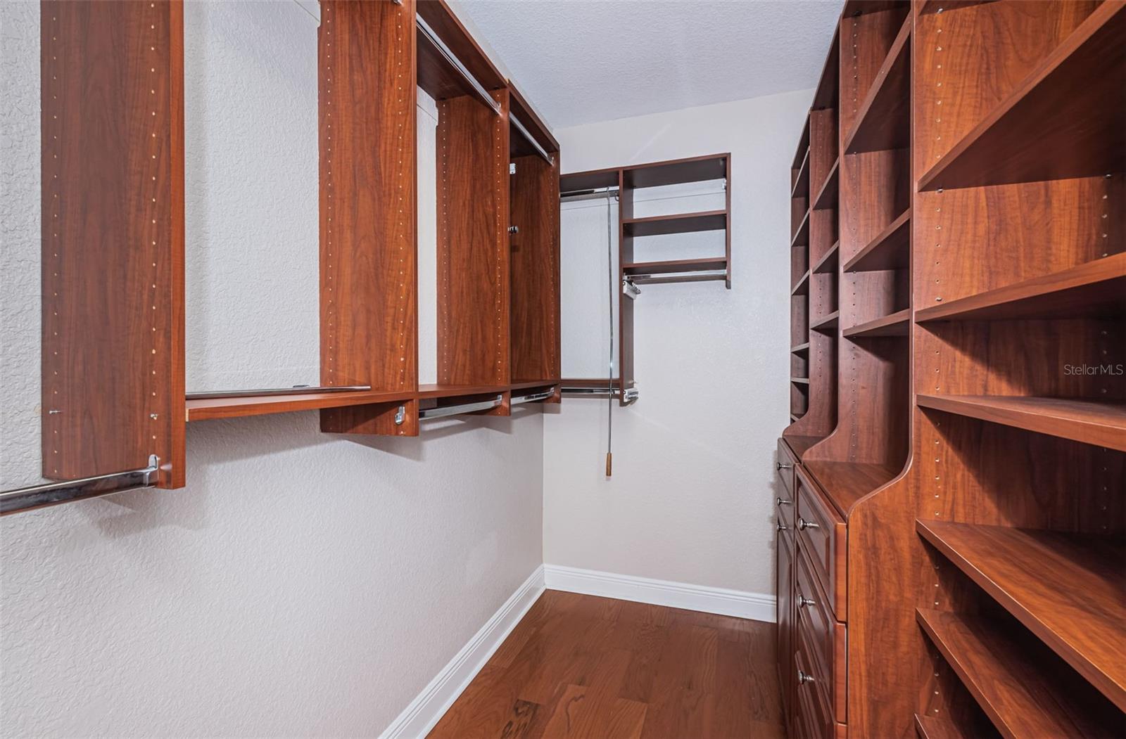 MASTER BEDROOM WALK-IN CLOSET