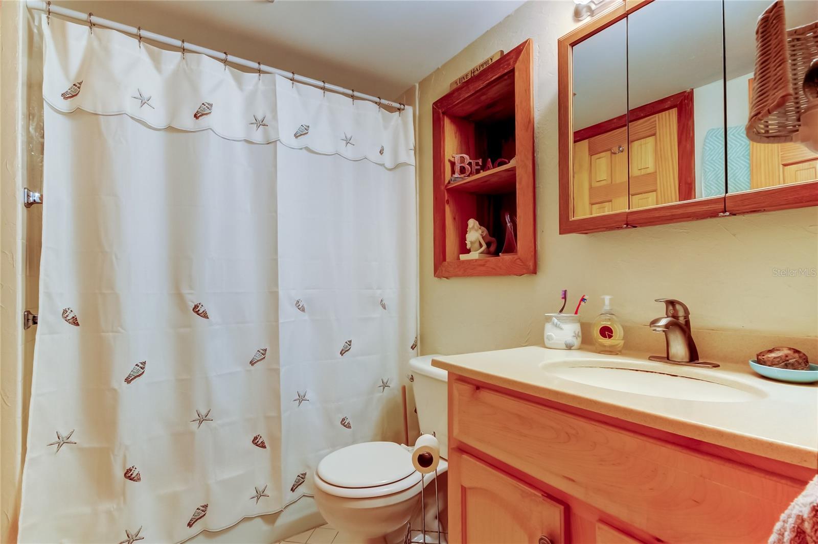 Bathroom with Tub Shower