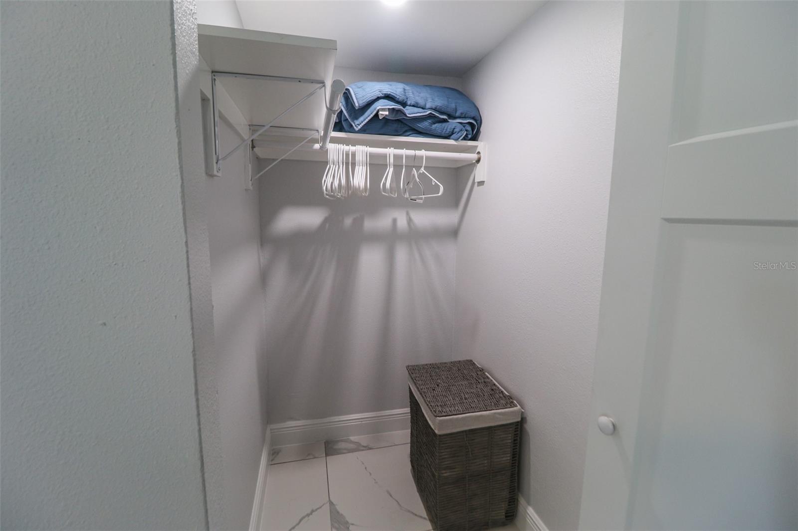 ENSUITE CLOSET