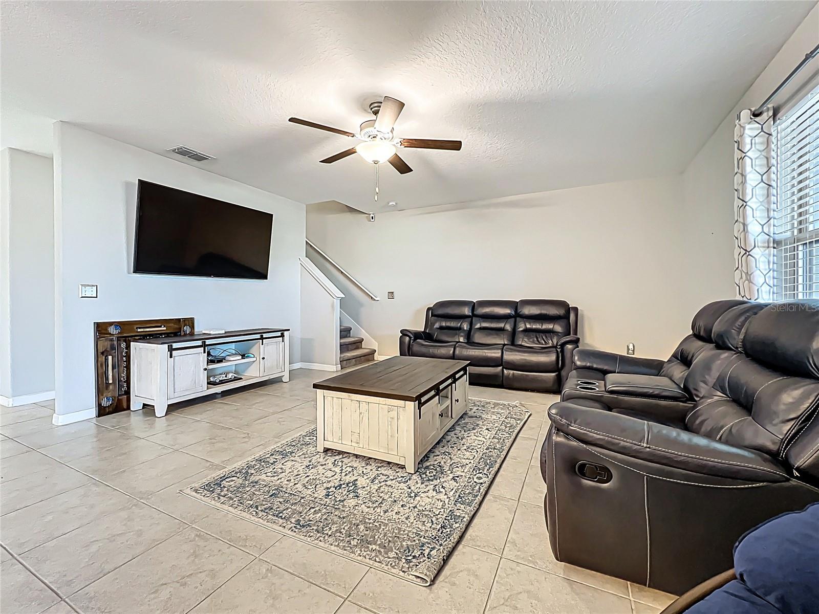 LARGE FAMILY ROOM - ALL CELING FANS AND BLINDS INCLUDED