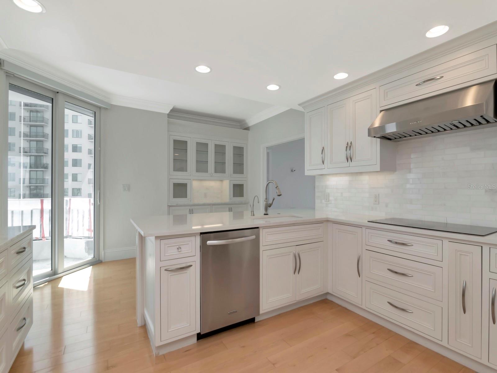 Kitchen w/Balcony