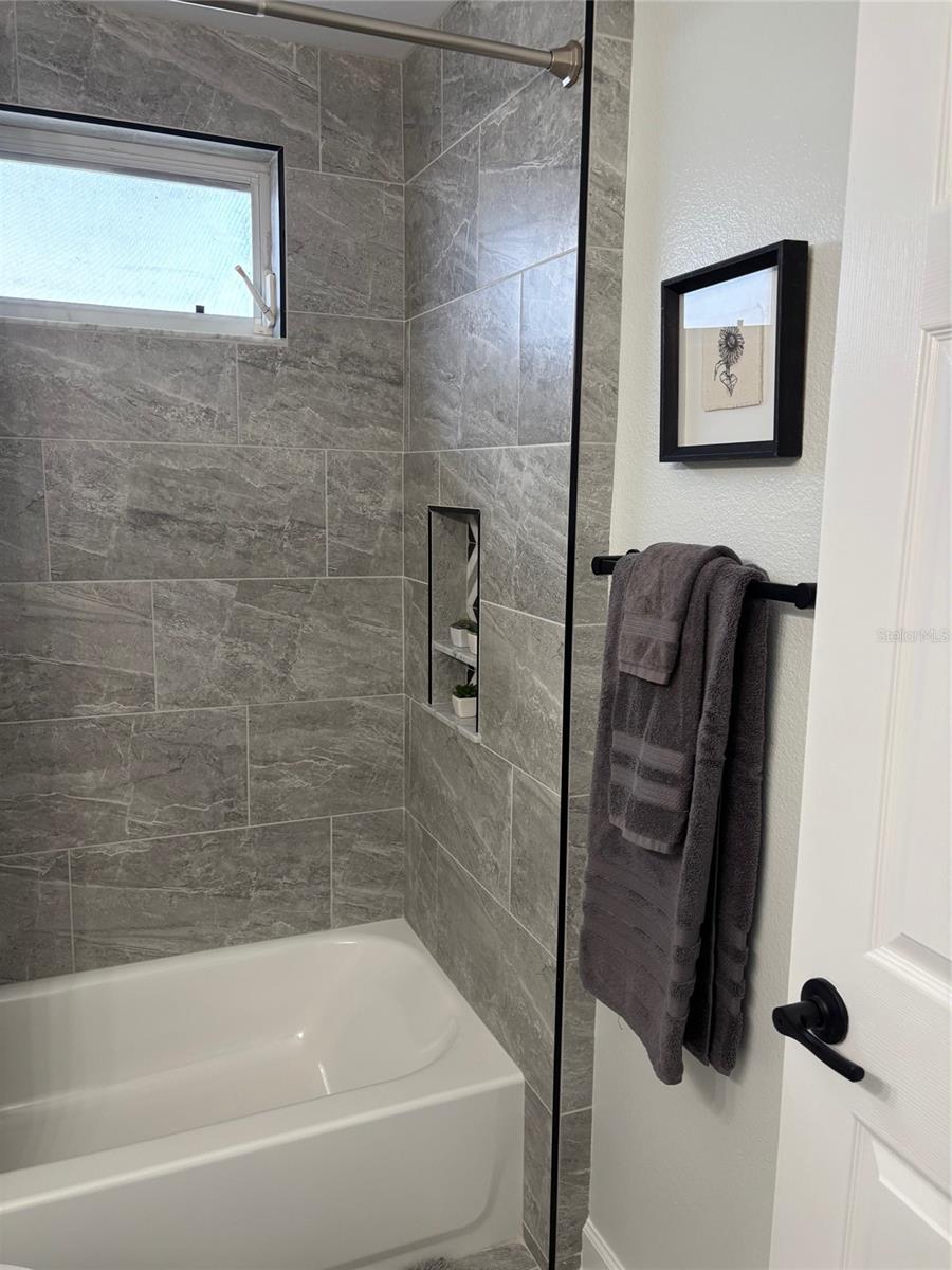 Guest bath tub/shower combo