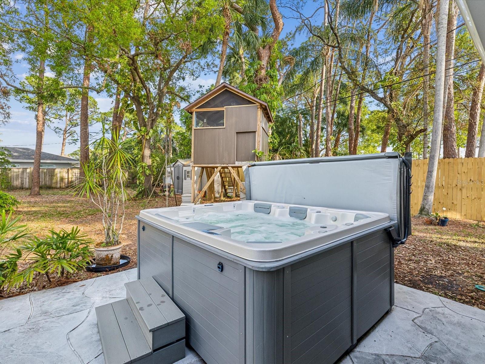 4 Person Hot Tub