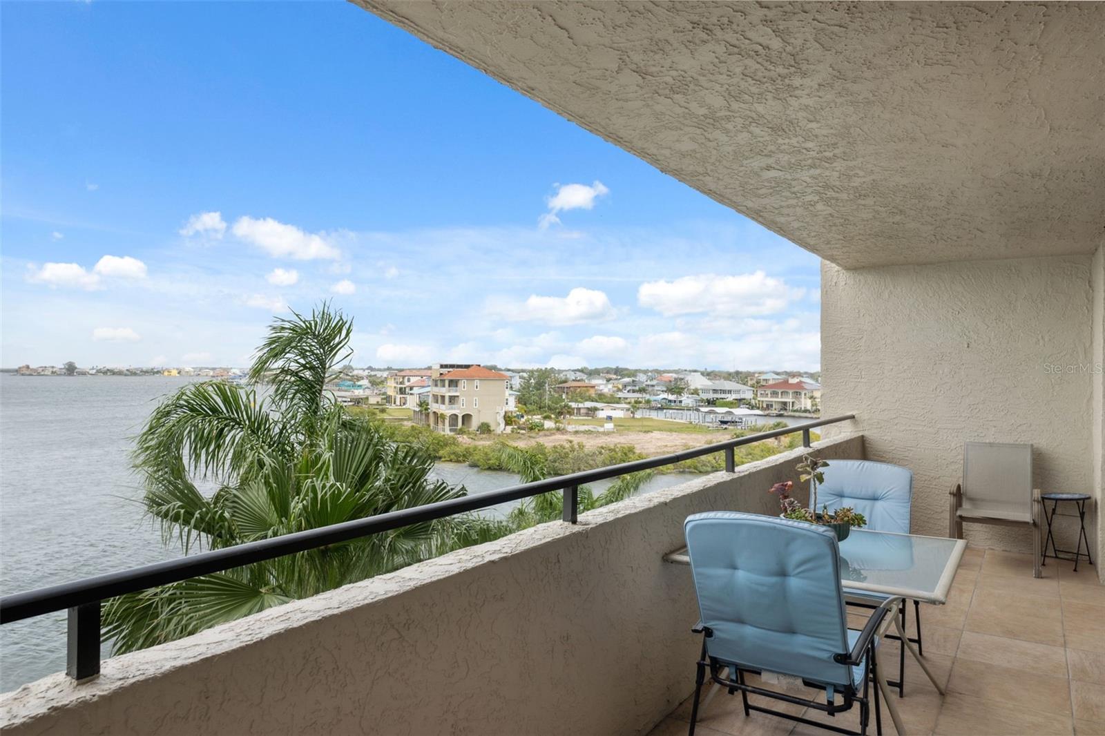 Balcony/Covered Porch