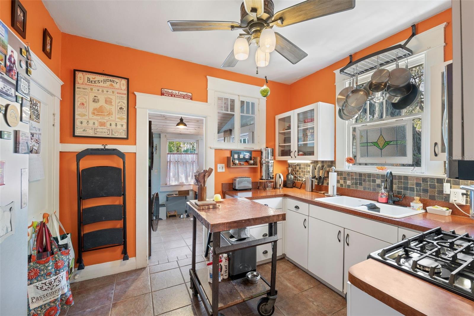 Cozy but charming and efficient kitchen.