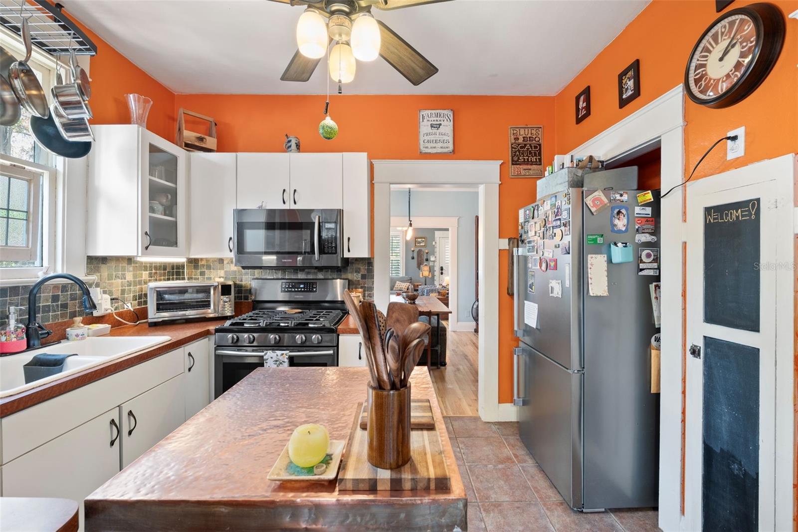 Cozy but charming and efficient kitchen.