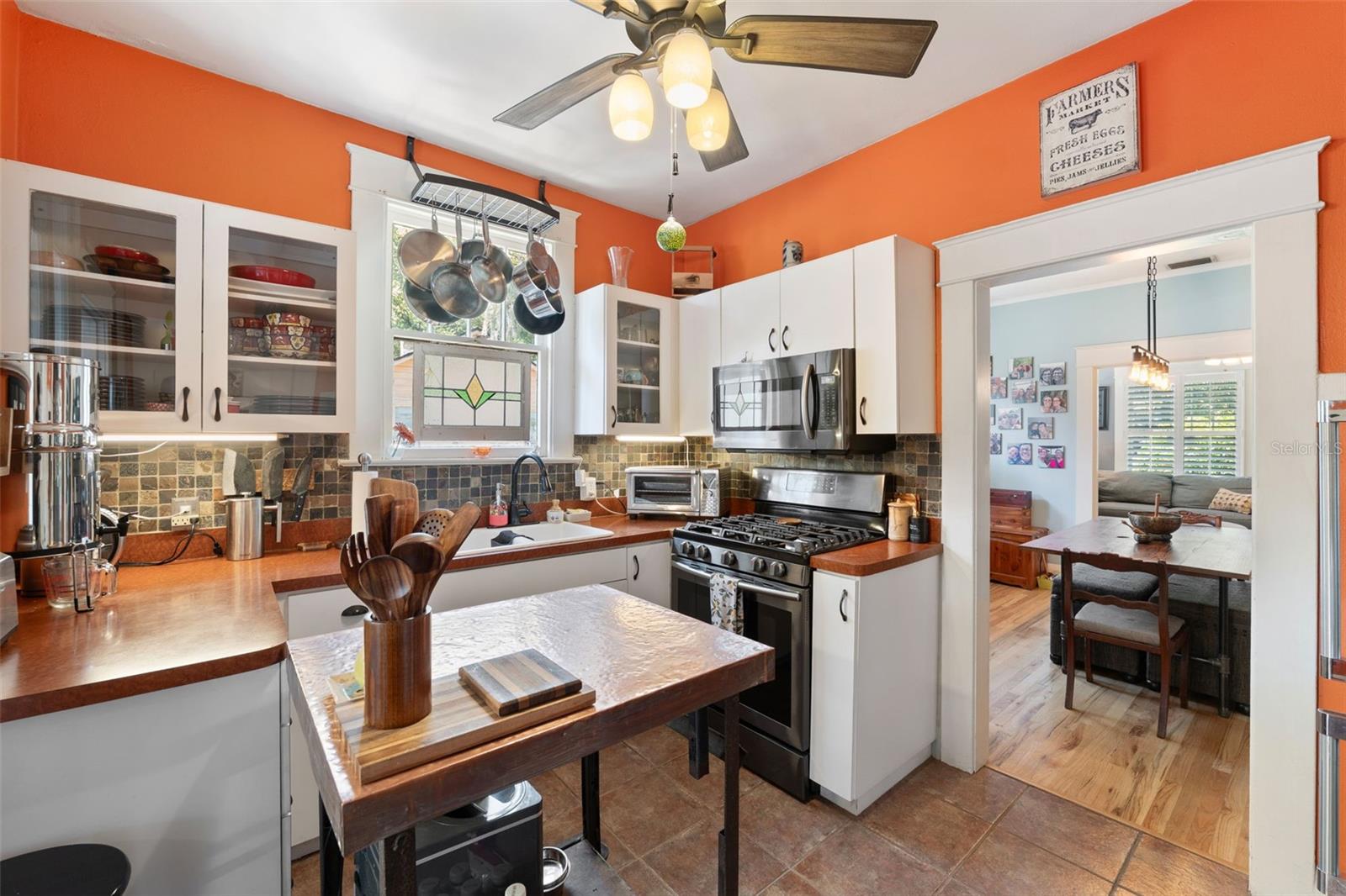 Cozy but charming and efficient kitchen.