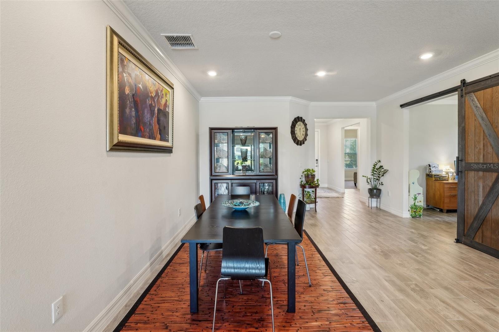 SEPARATE DINING ROOM AREA ADDS ADDITIONAL HOLIDAY SEATING