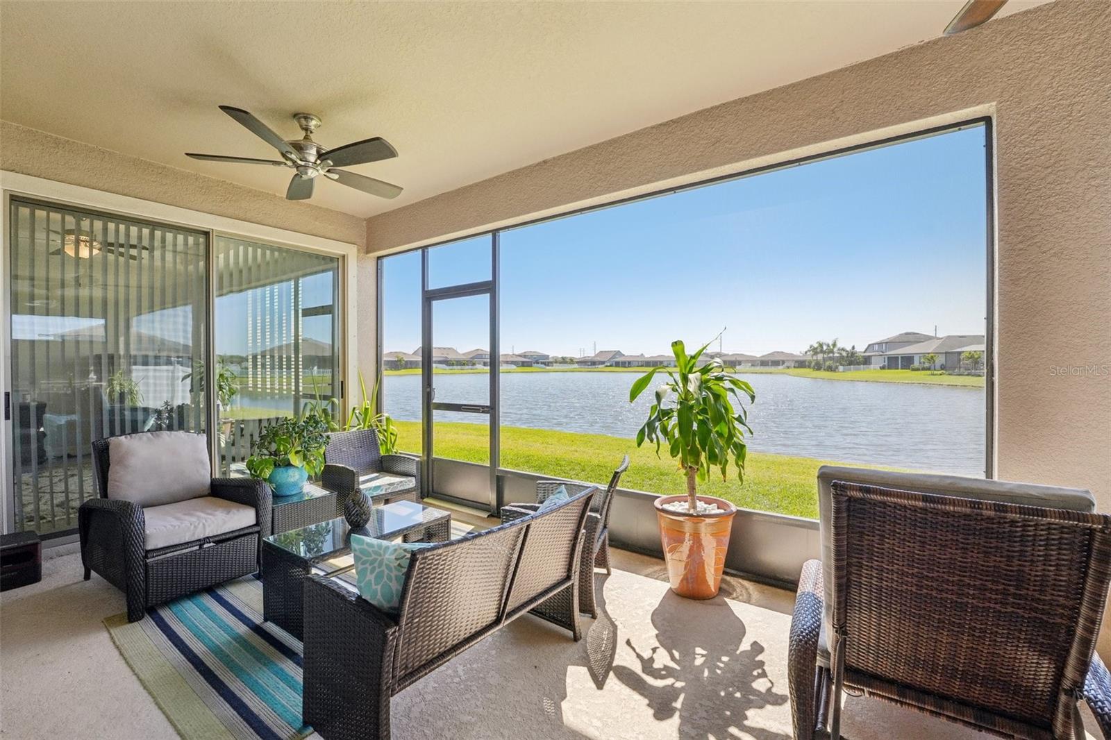 PERFECTLY PLACED PANORAMIC SCREENED LANAI FOR SUMMER NIGHT ENTERTAINING!