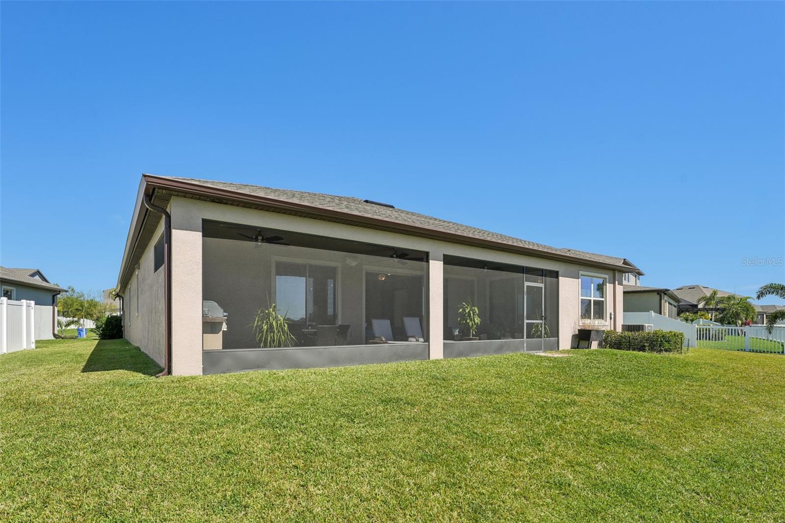 PERFECTLY PLACED PANORAMIC SCREENED LANAI FOR SUMMER NIGHT ENTERTAINING!