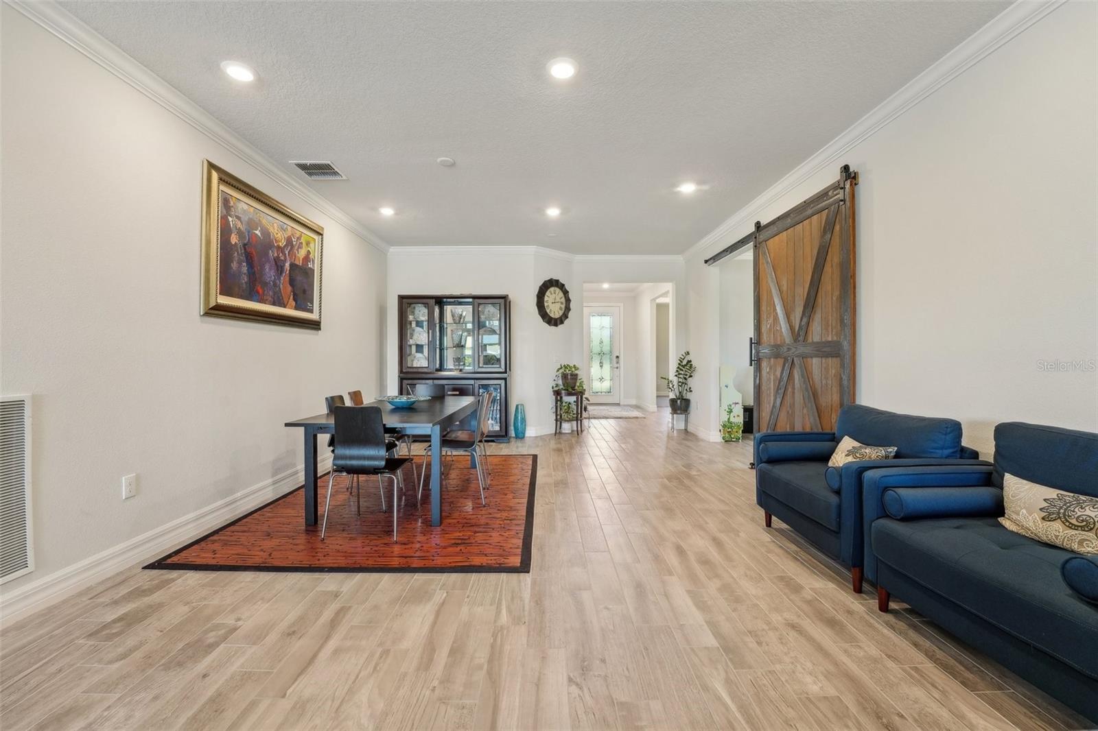 SEPARATE DINING ROOM AREA ADDS ADDITIONAL HOLIDAY SEATING