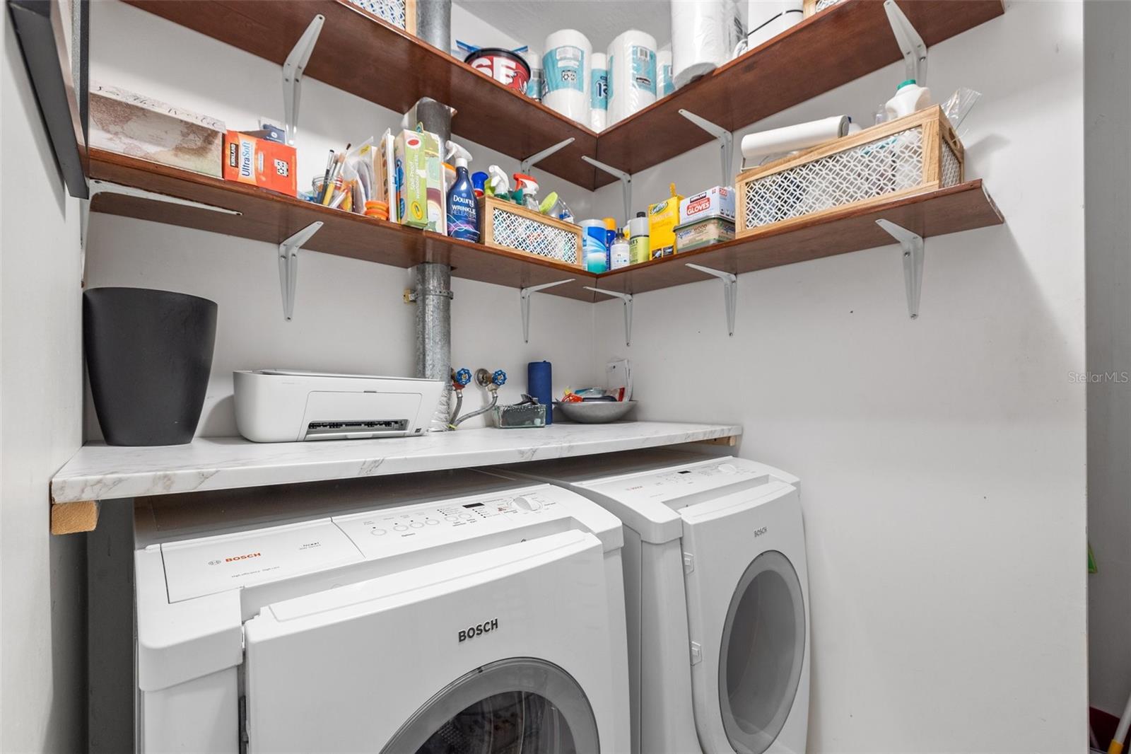 3rd bedroom laundry room/closet