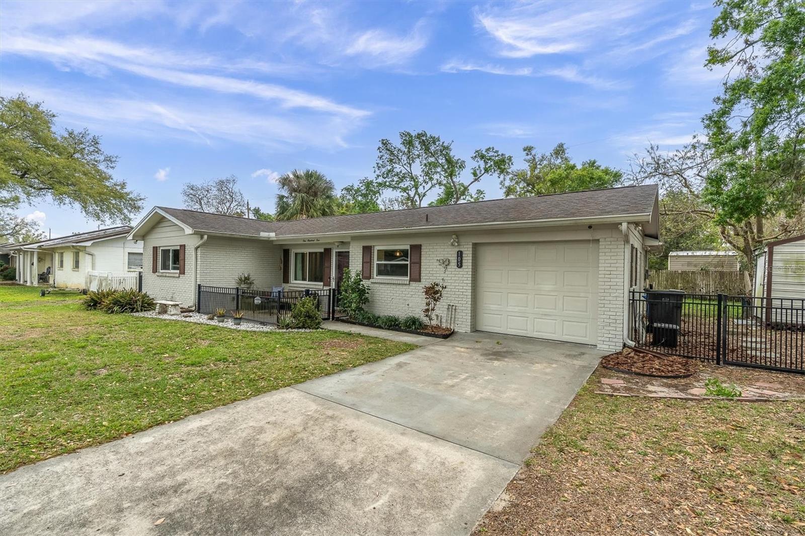 Driveway/Garage