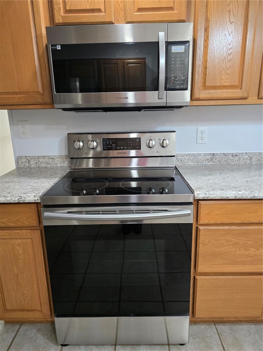 NEWER STAILNLESS STEEL APPLIANCES