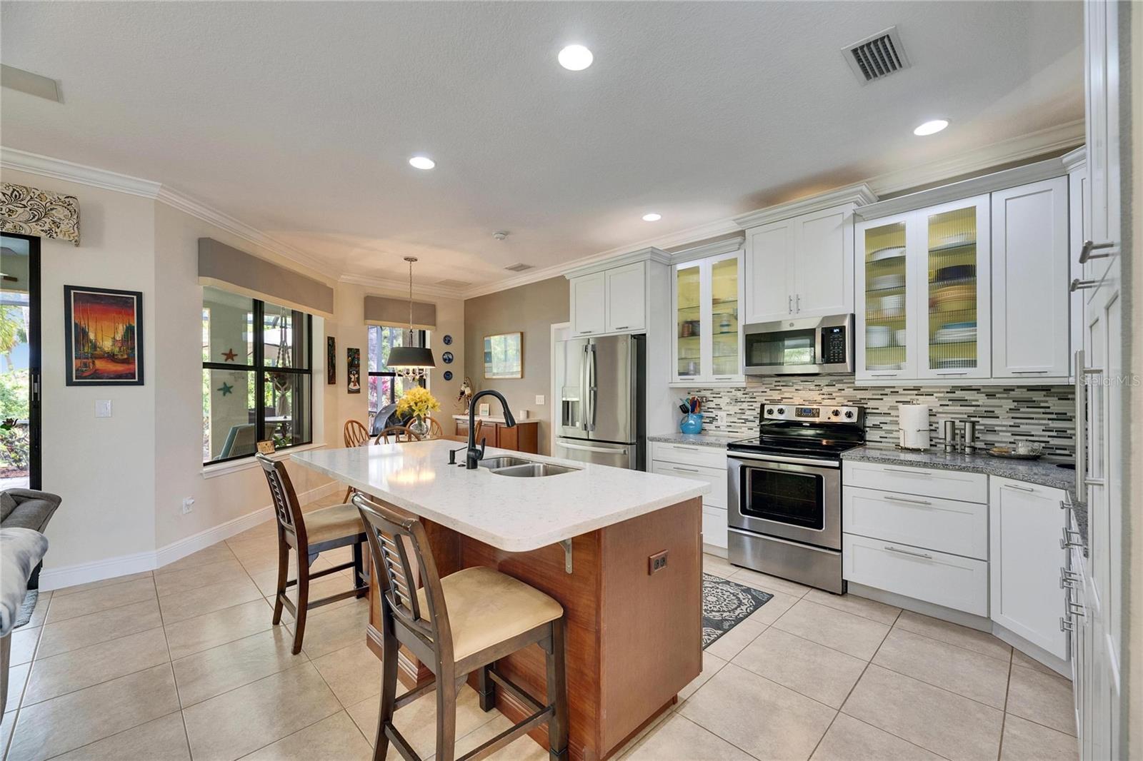 Kitchen and breakfast room.