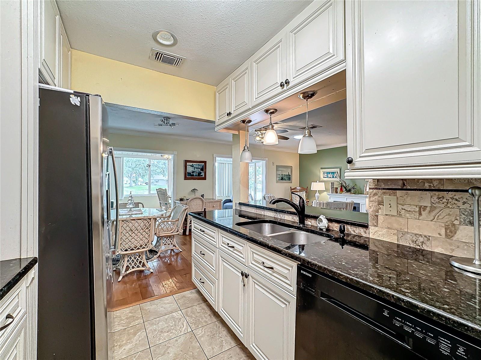 GRANITE COUNTERTOPS, NEWER APPLIANCES