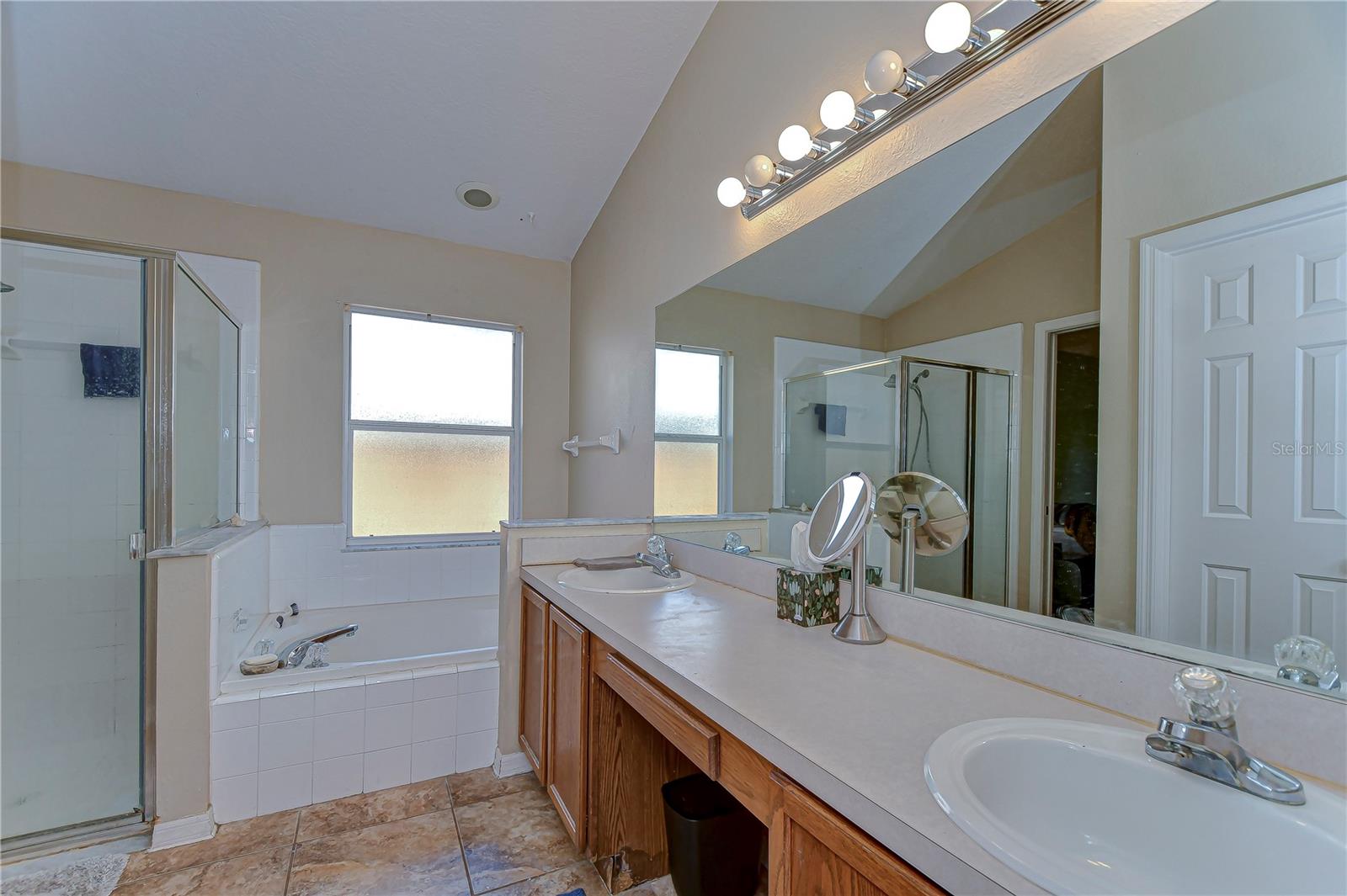 Step into relaxation in this spacious bathroom, where modern functionality meets elegance.