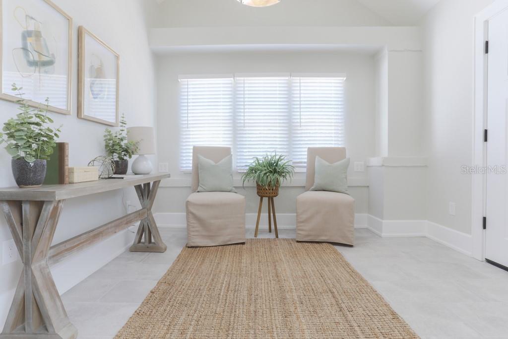 Large Foyer / Sitting Area