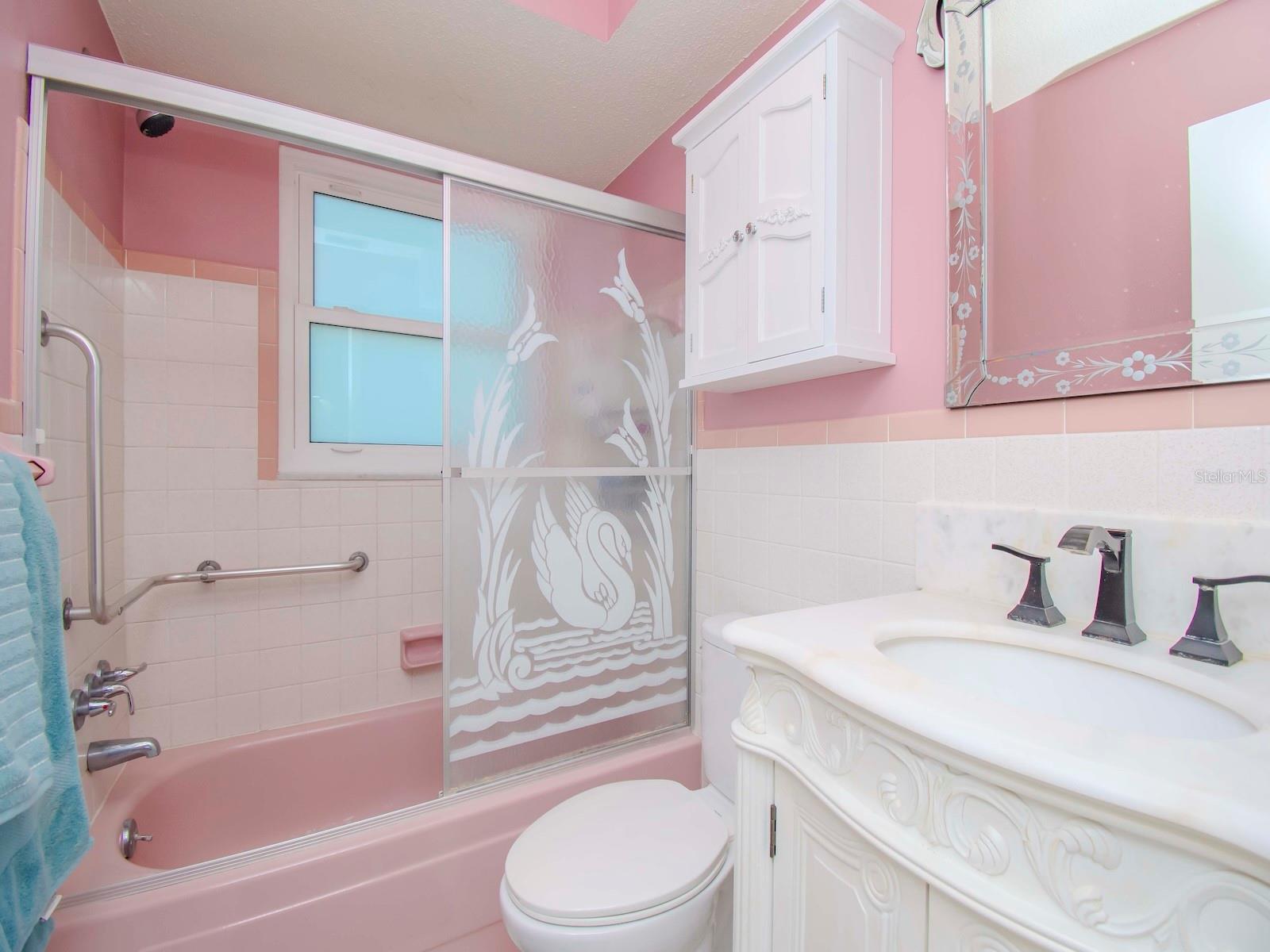 Bath with updated toilet, vanity and lighting