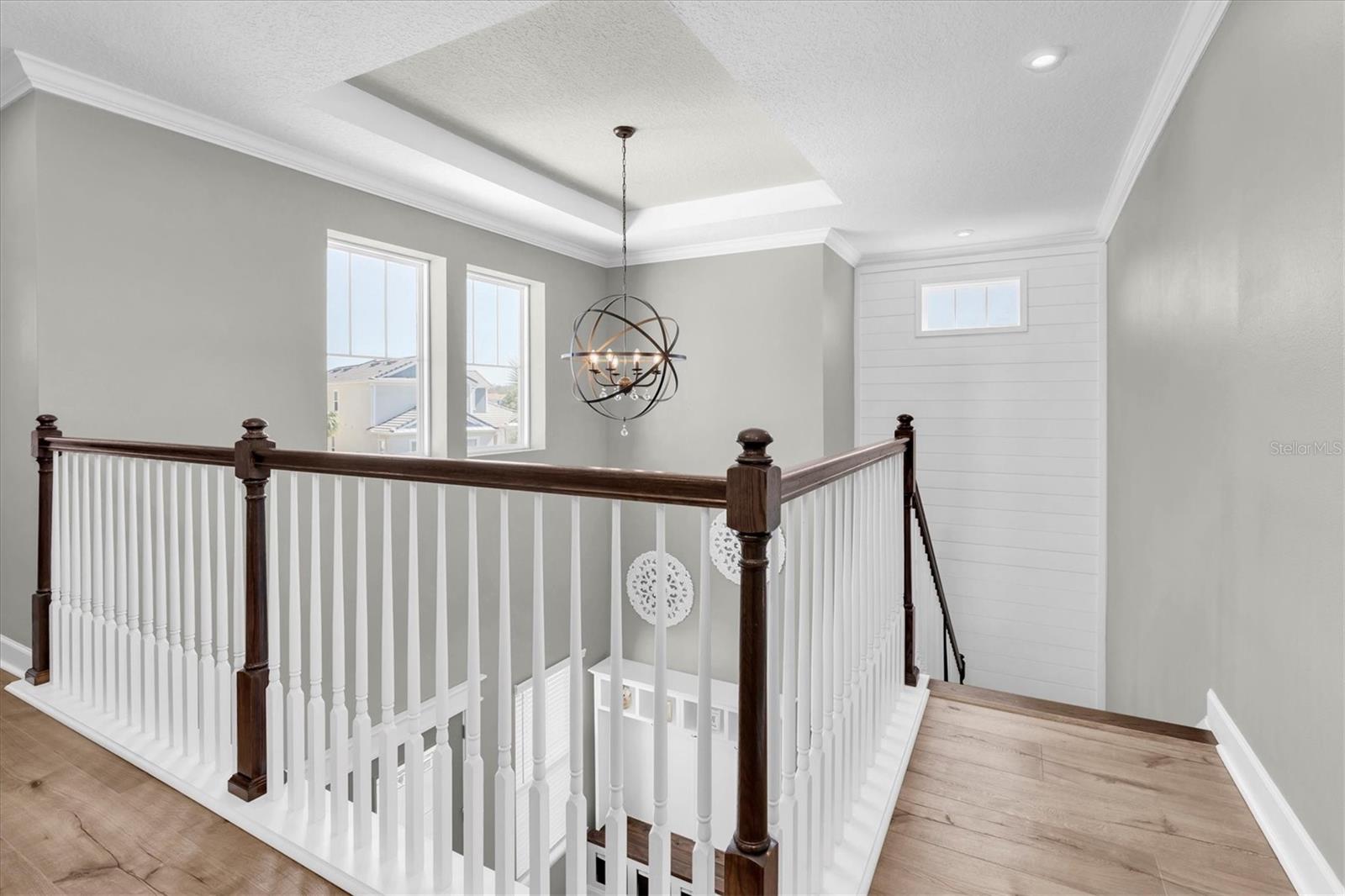 ATTRACTIVE WOOD SPINDLE STAIRCASE