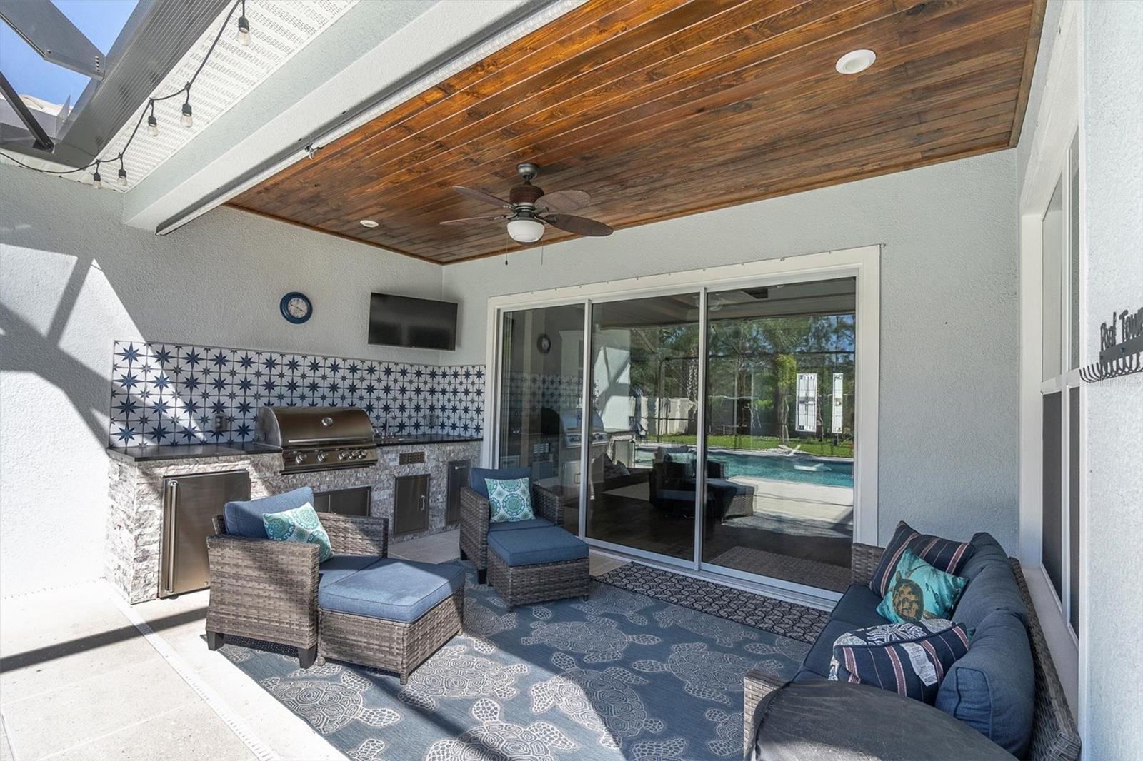 COVERED LANAI WITH OUTDOOR KITCHEN