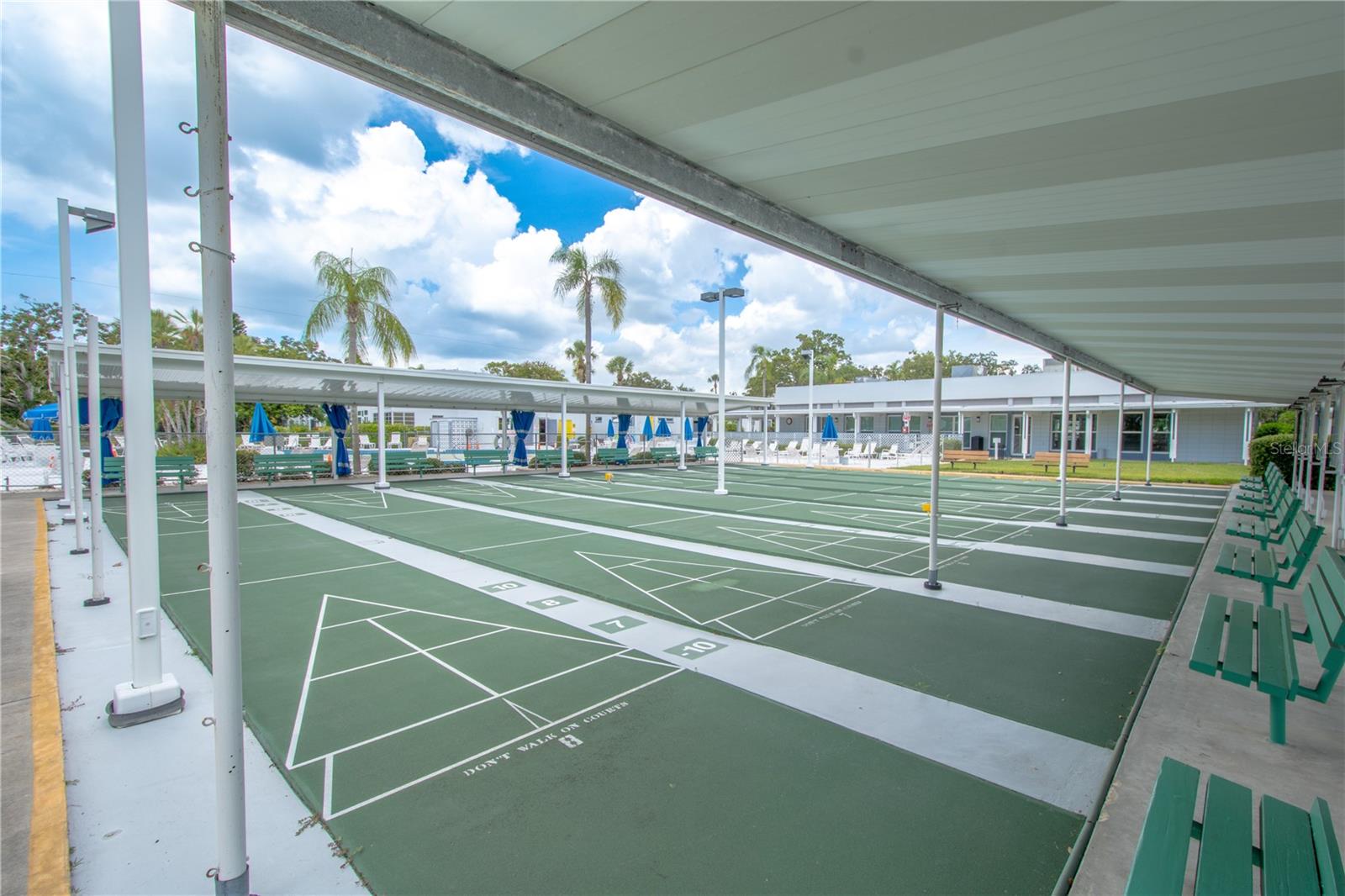 Community shuffleboard