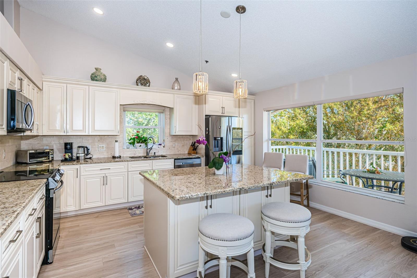 Hi-End Kitchen Cabinets w/pull out shelves & Platter storage. Separate Pantry