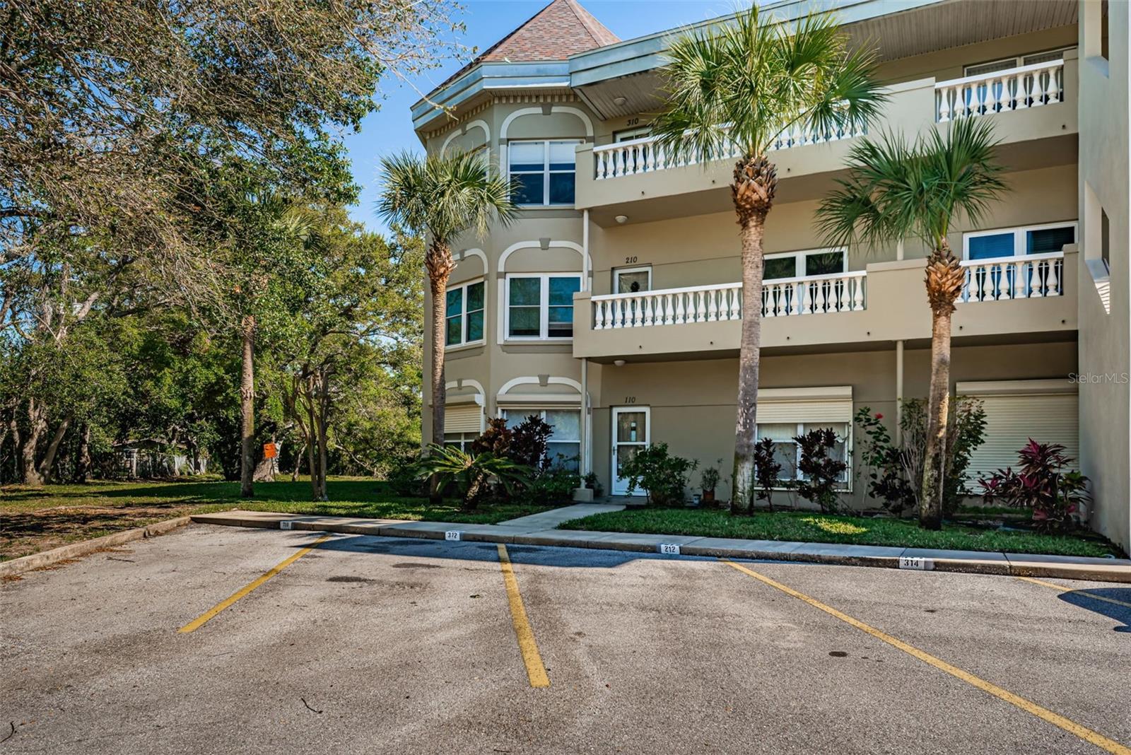 Top Floor End Unit w/two assigned parking places