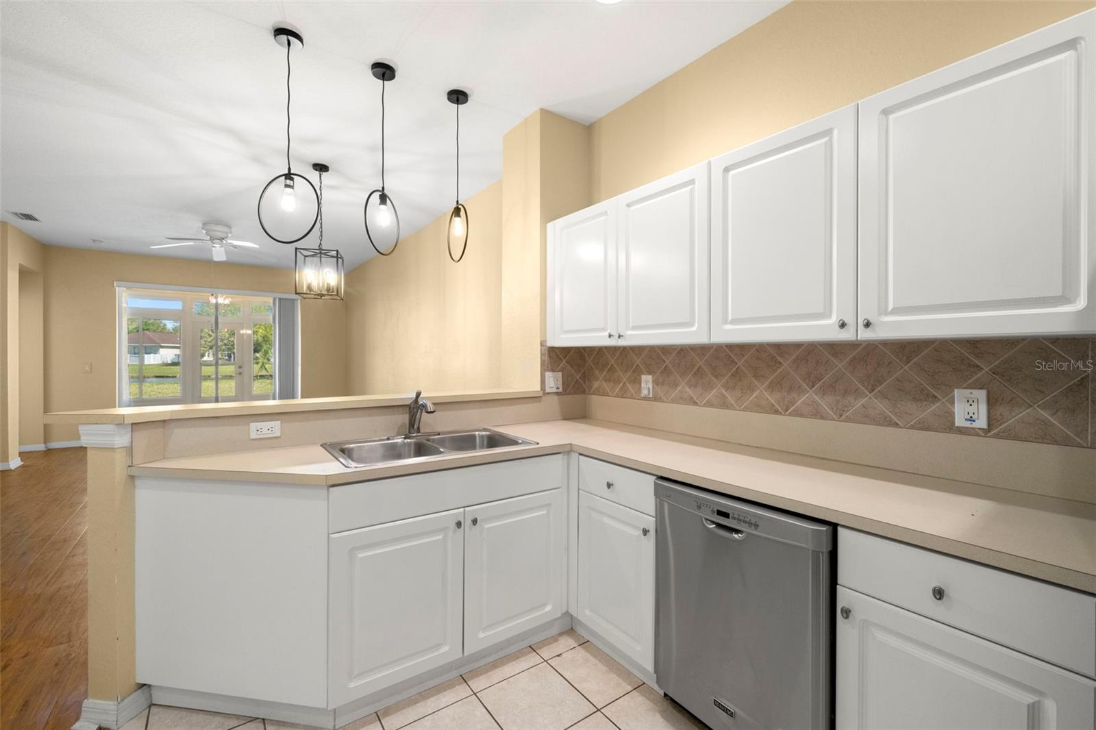 Kitchen overlooking Great Room!