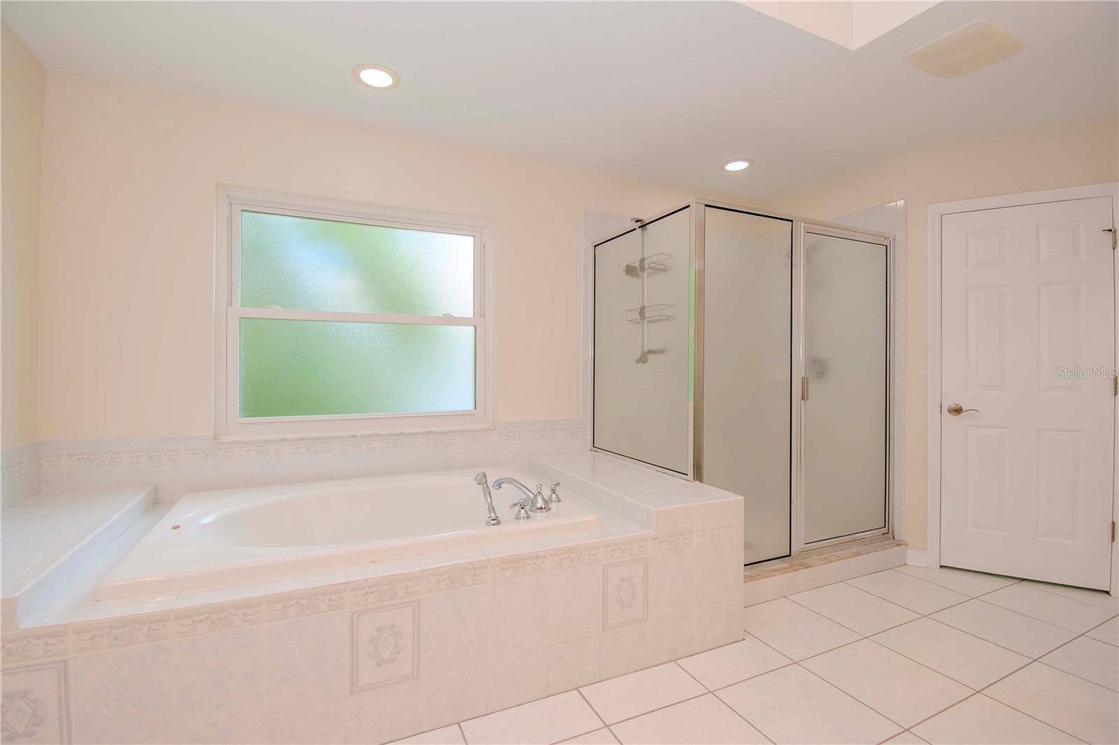 Primary Garden Tub/Shower