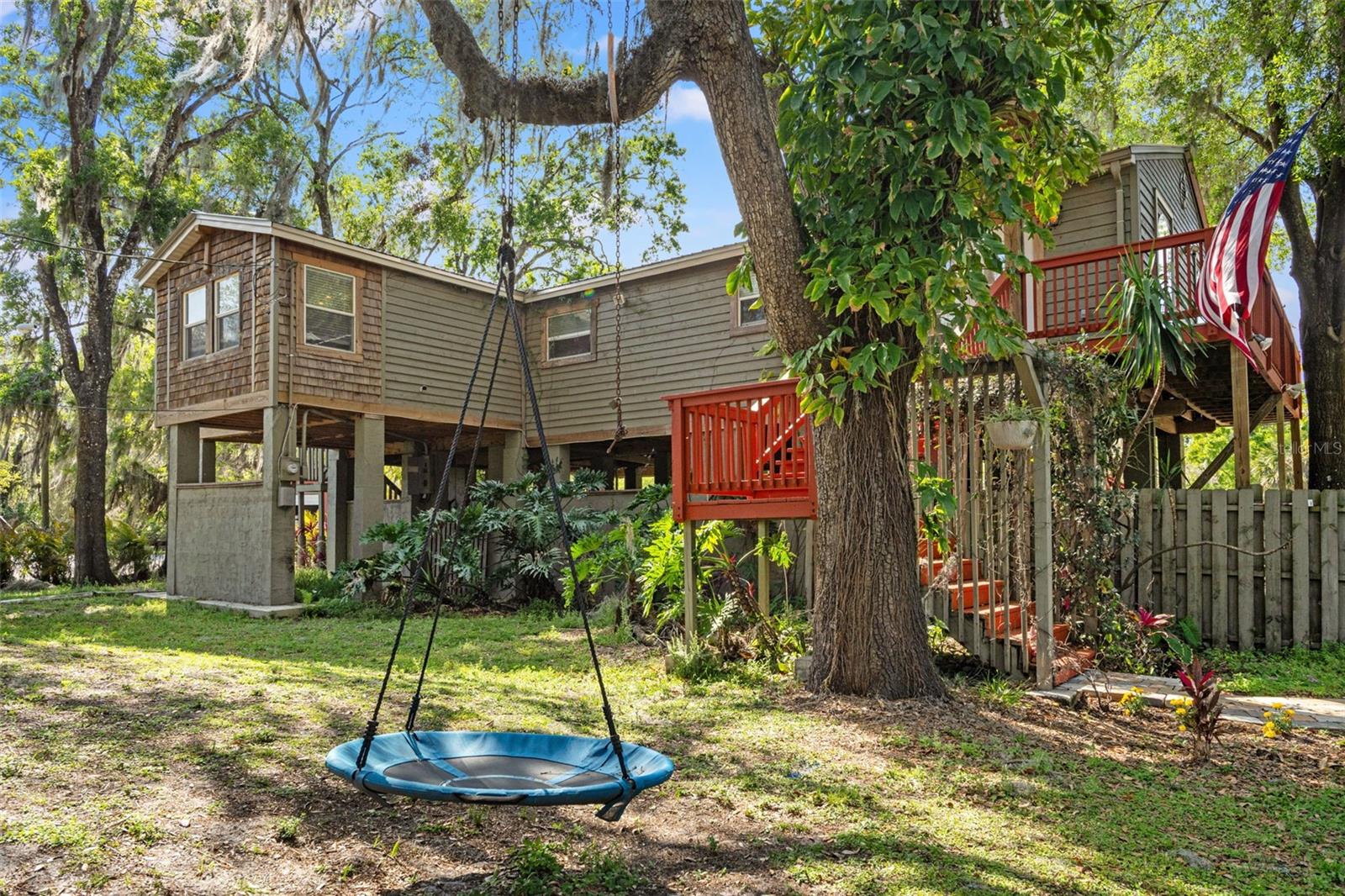 Oak trees, bamboo. Lush estate