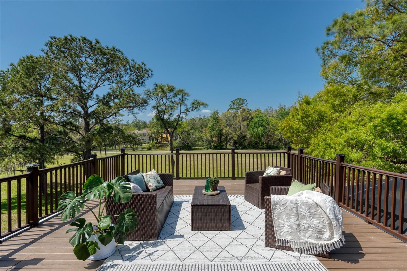 NEW 470 sqft Trex deck