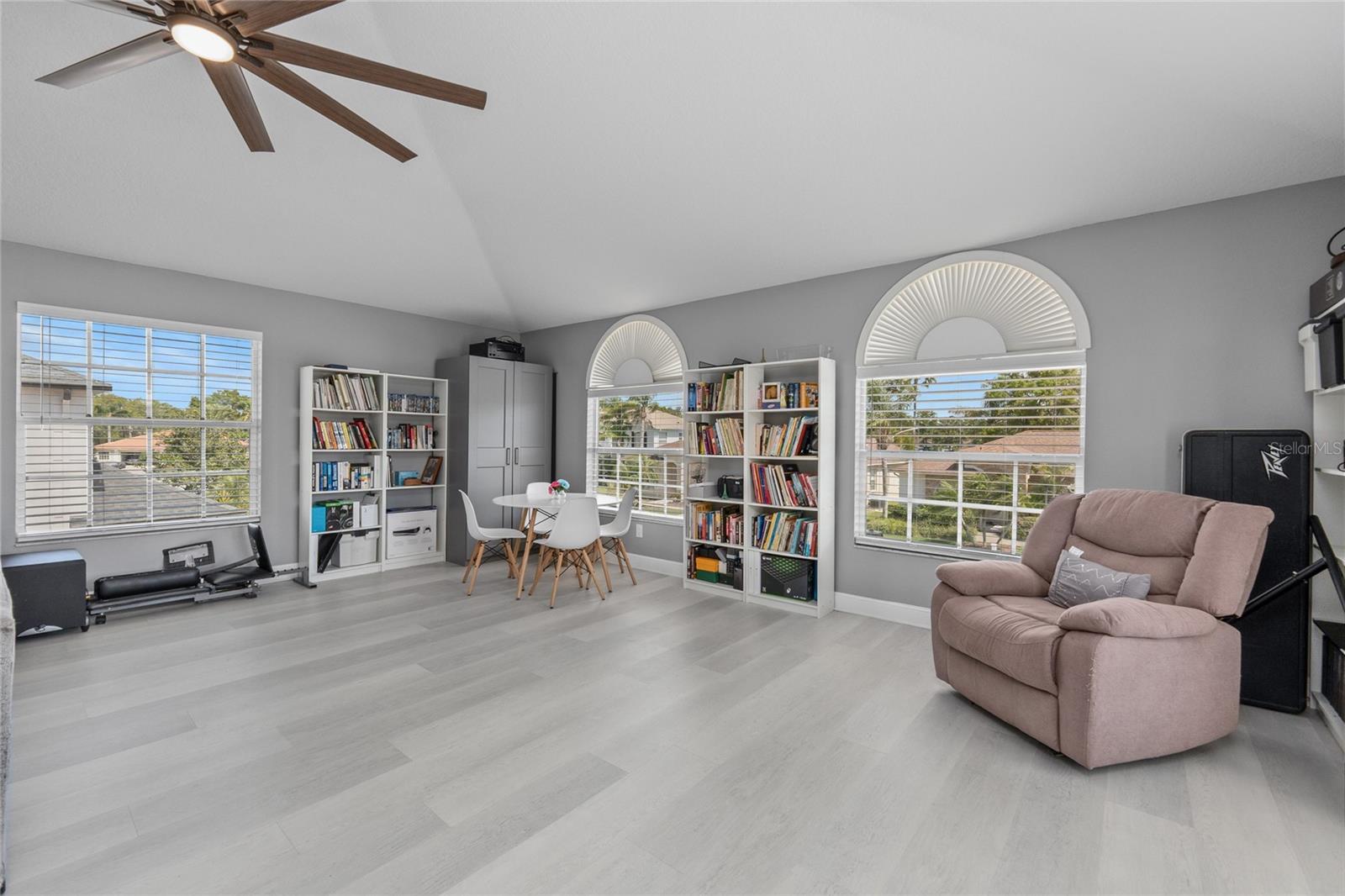 Upstairs Bonus/Felx room!