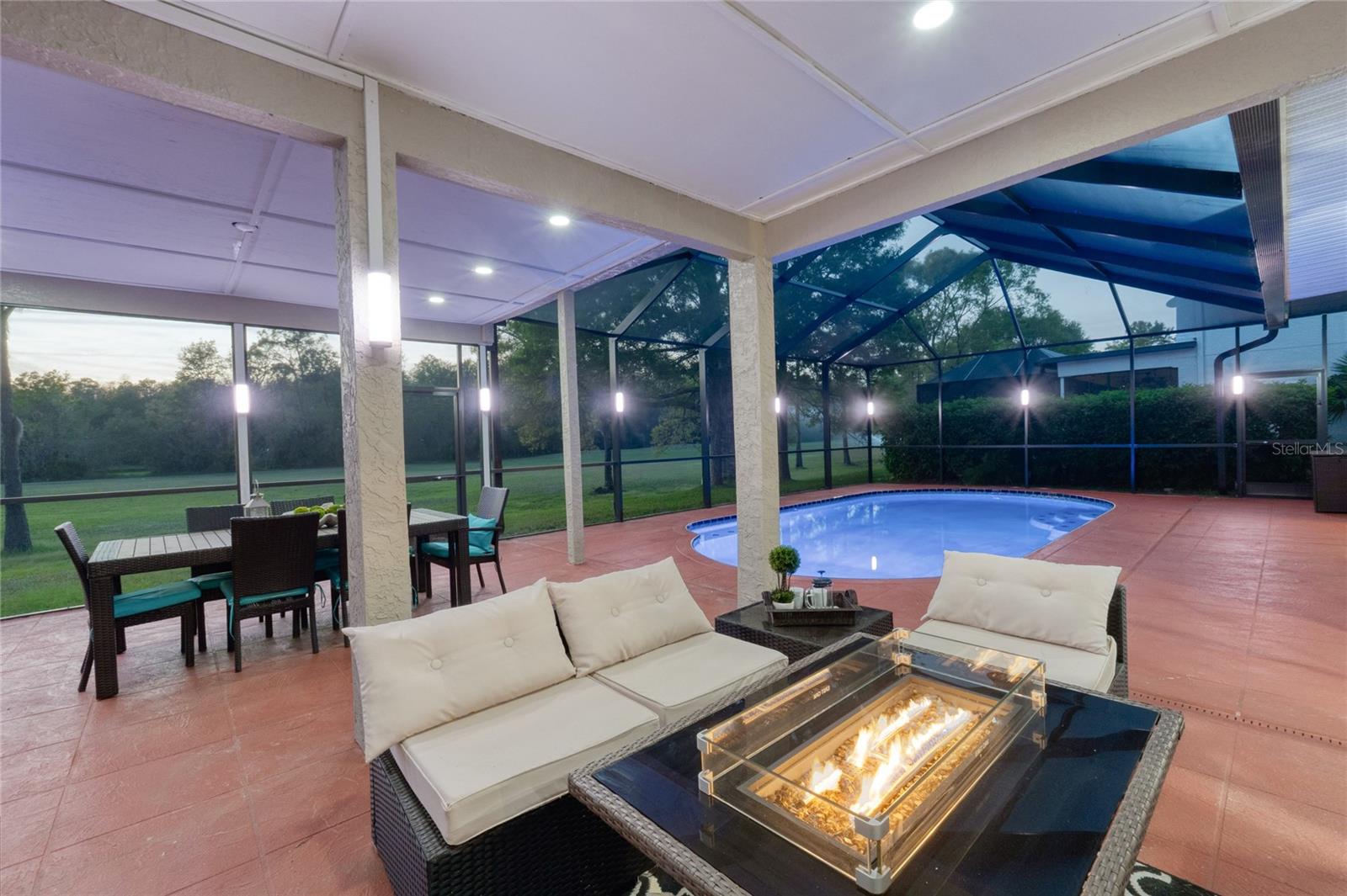 So much space to entertain!
