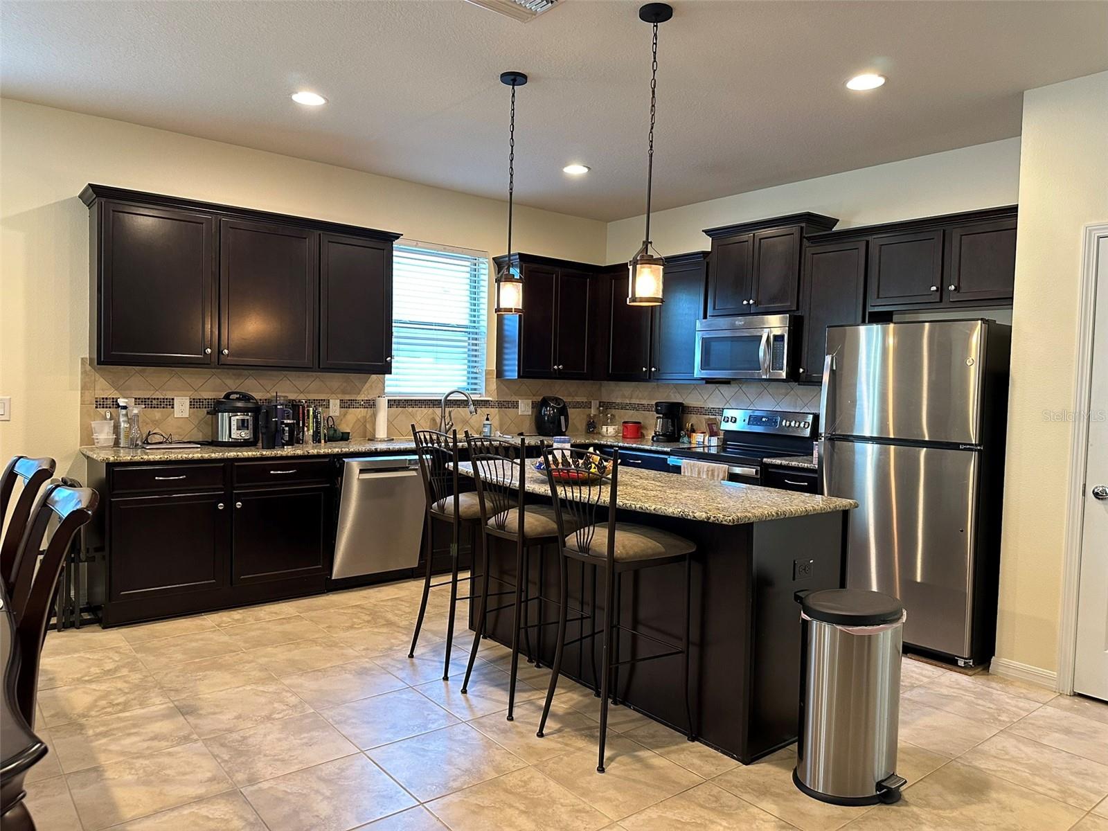 KITCHEN WITH LOTS OF CABINETS