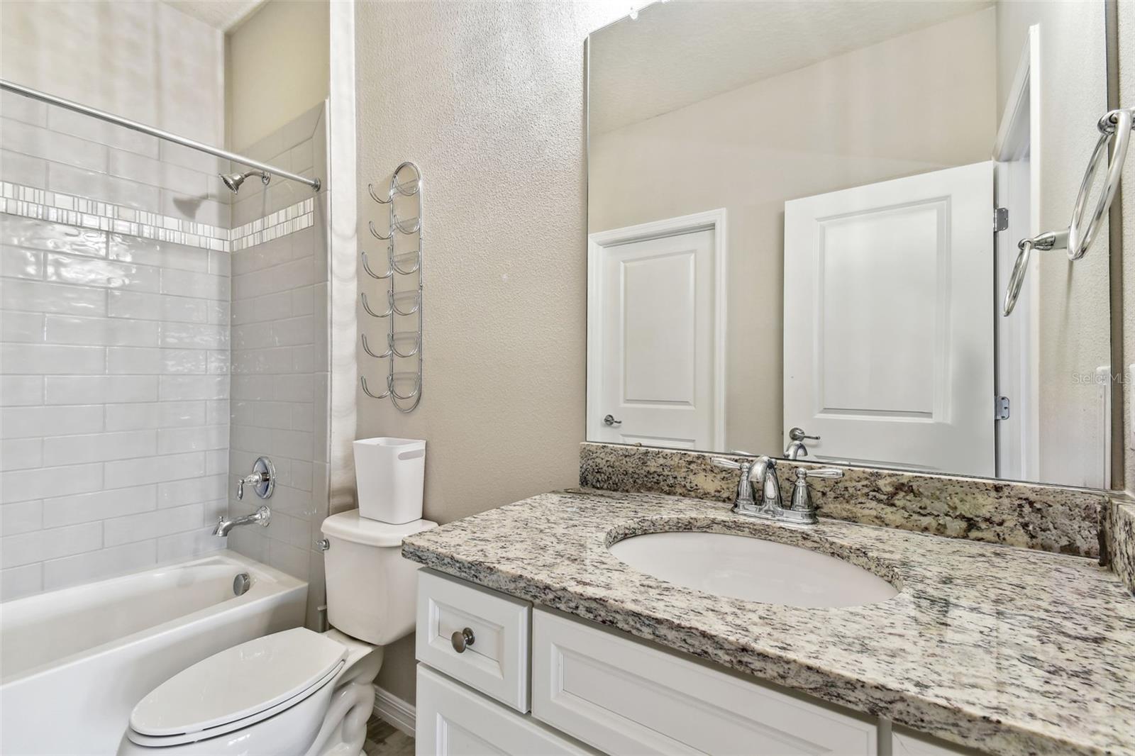 Second floor bath that connects to loft and bedroom