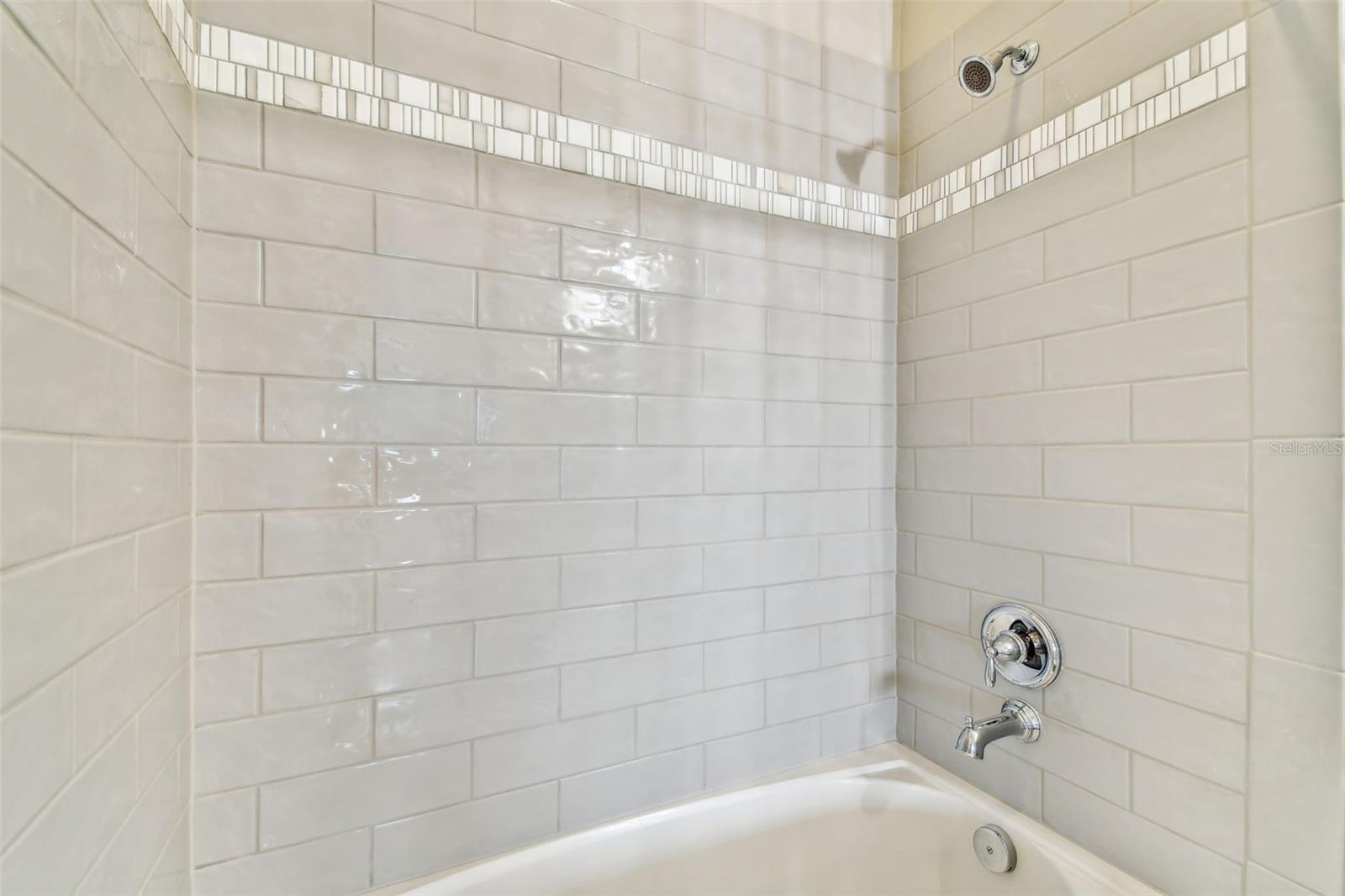 Second floor bath that connects to loft and second bedroom