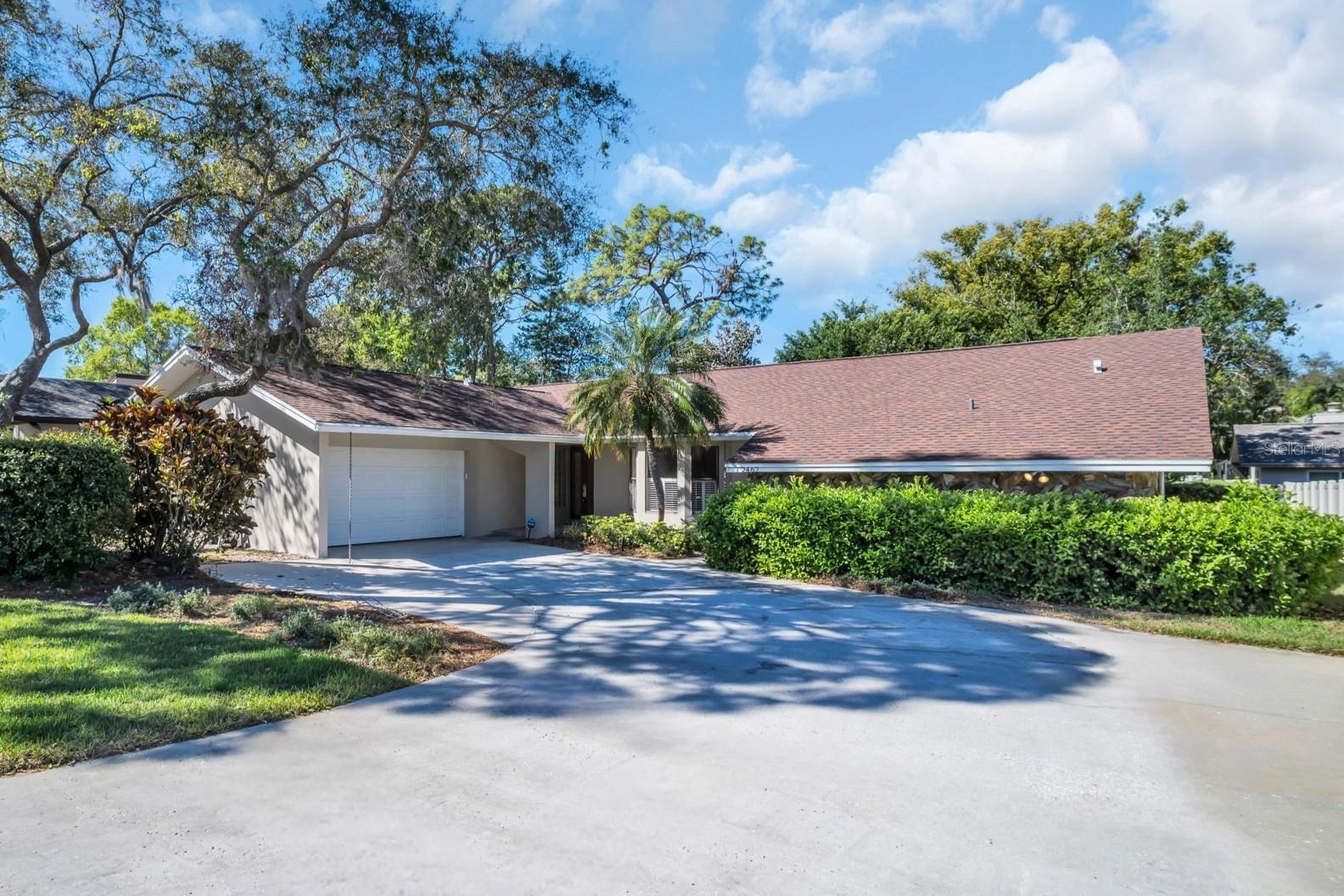 Welcome home to Palm Harbor's sought after community, Indian Trails~