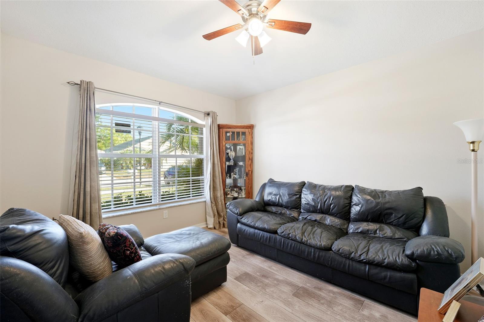 bonus room/office