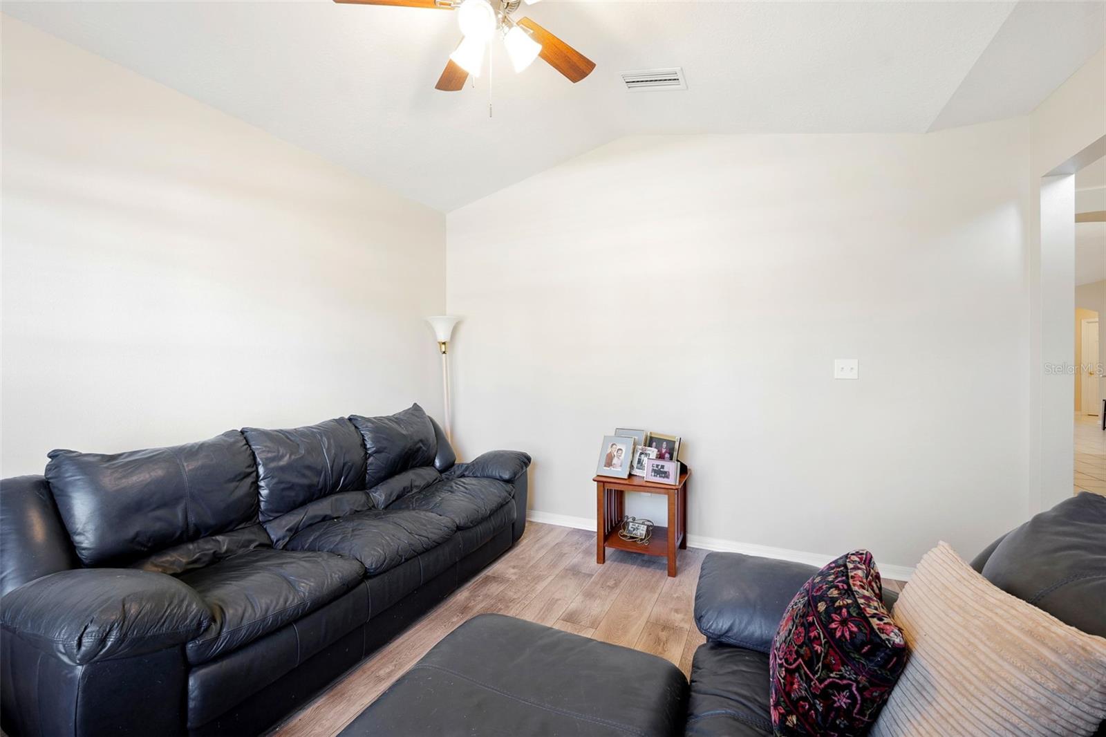 bonus room/ office