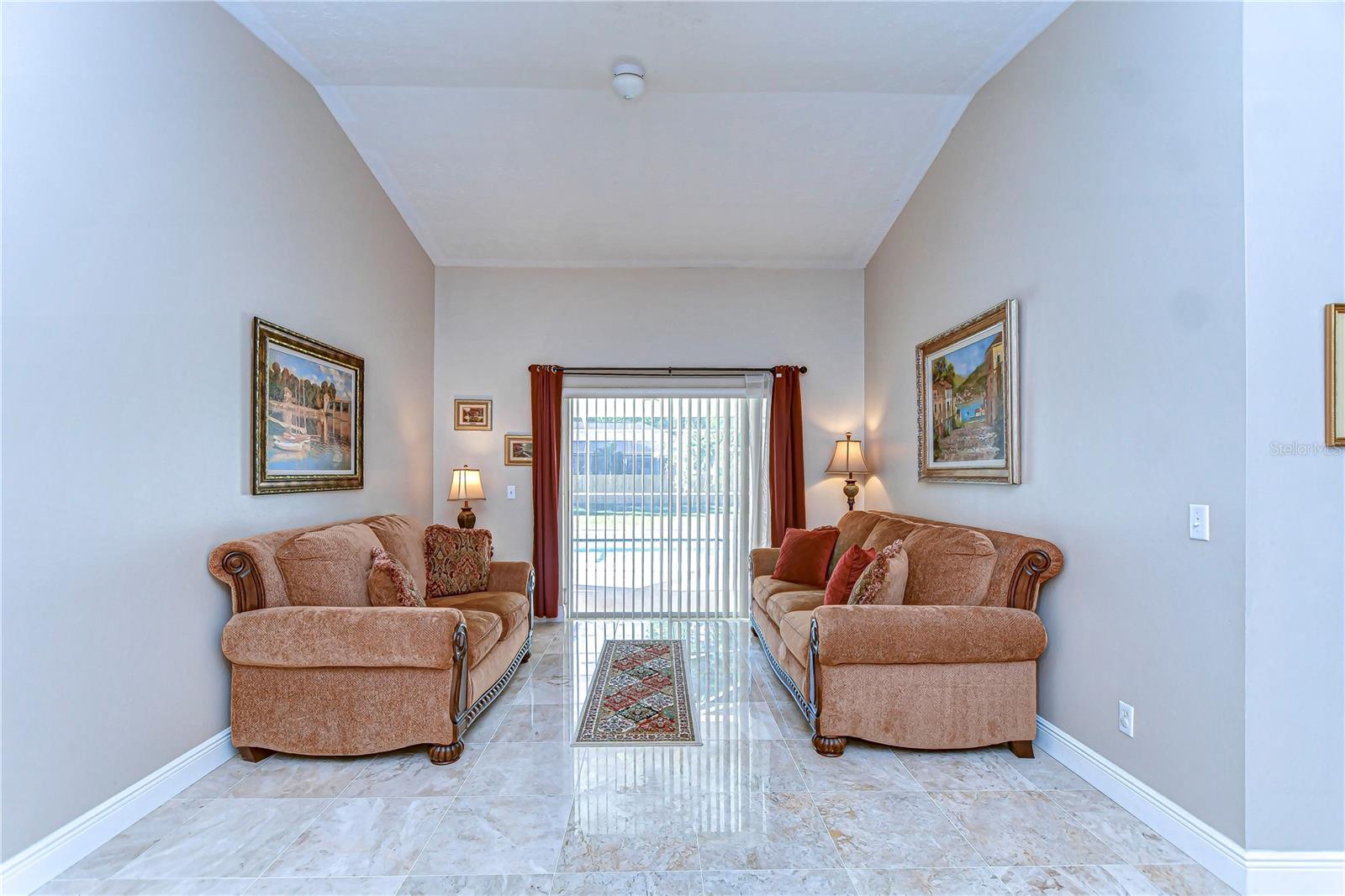 With elegant touches and a warm atmosphere, this room effortlessly combines comfort and functionality to complement your lifestyle.